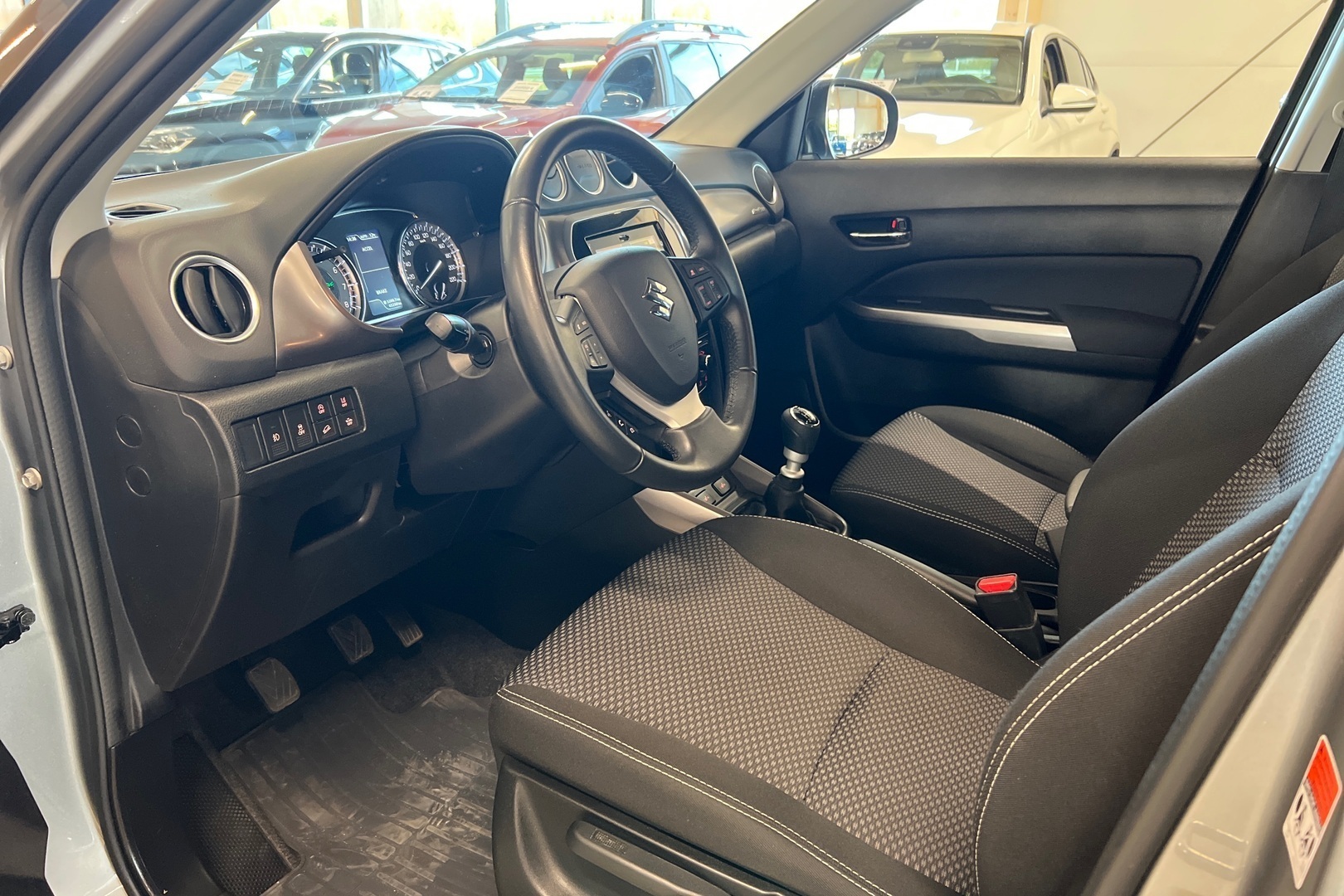 Suzuki Vitara 2020, photo 7/19