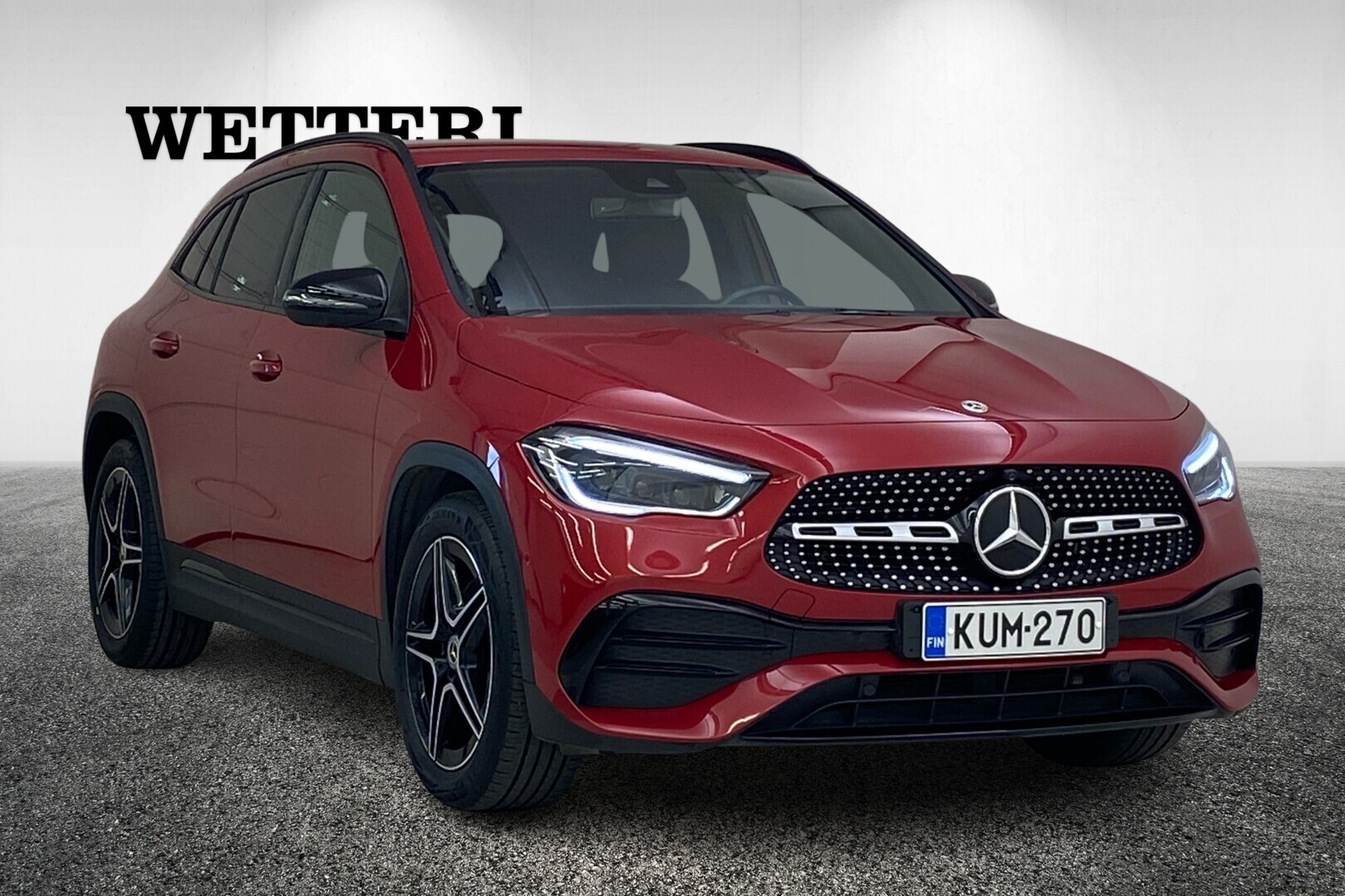 MERCEDES-BENZ GLA 180 A Business AMG / 1.omist / Merkkihuollettu / 360° / ACC / Multibeam