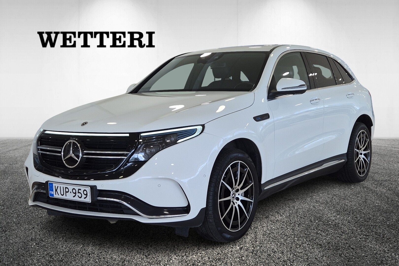 MERCEDES-BENZ EQC 400 4MATIC Business AMG - / SOH: 96,1% / Suomi-auto / Merkkihuollettu / Distronic+ / Premium Plus / Vetokoukku / Kattoluukku / 360 kamera / Puolinahat / Sähköpenkit muistilla / Multibeam LED-ajovalot / HUD / Sähk. takaluukku /
