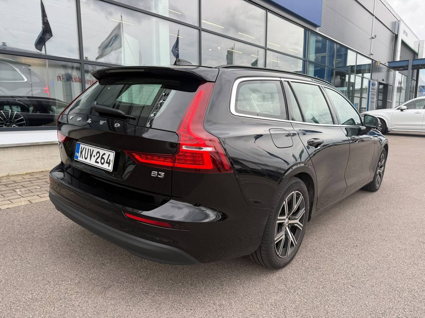 Volvo V60 B3 MHEV Business Core DCT aut 2023, photo 4/5