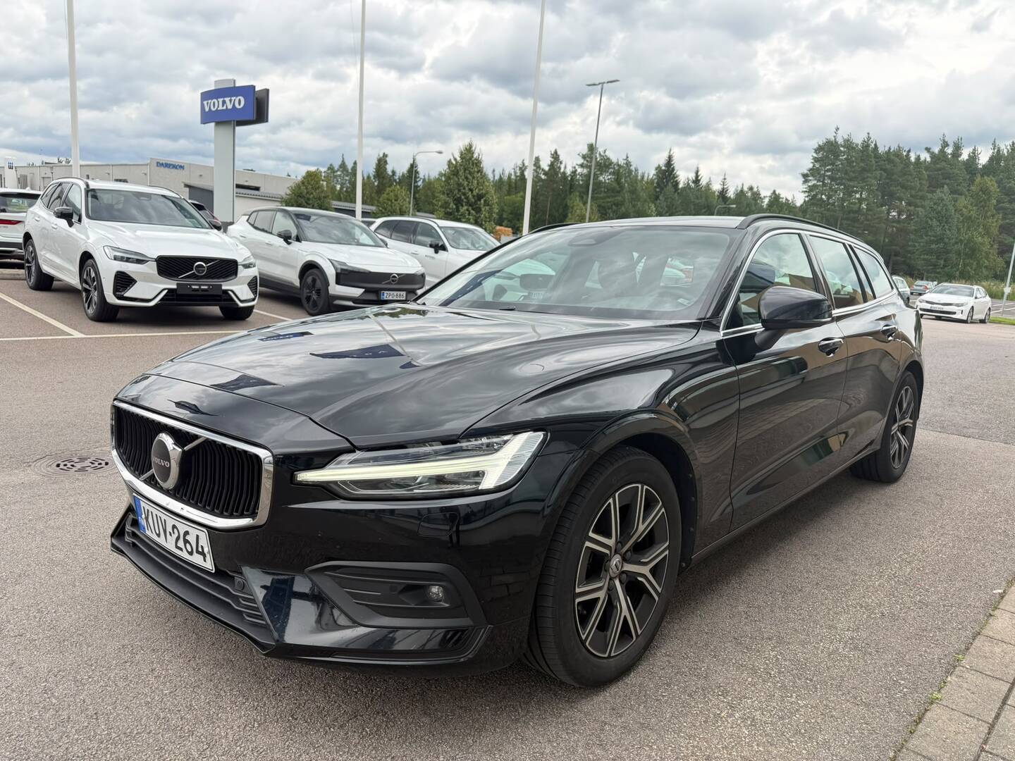 VOLVO V60 B3 MHEV Business Core DCT aut - **VOC / Kamera / Koukku / 1. Om Suomi Auto**