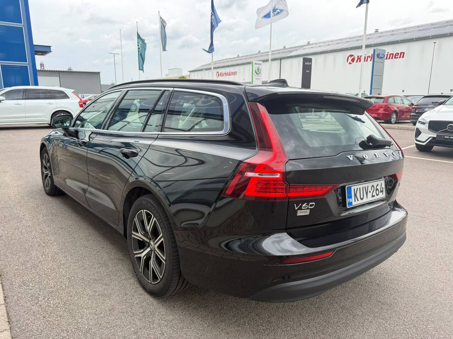Volvo V60 B3 MHEV Business Core DCT aut 2023, photo 3/5