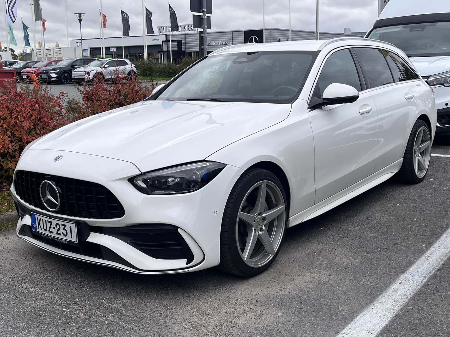 MERCEDES-BENZ C 300 e T A Business AMG - JUURI TULLUT! PYYDÄ TARJOUS JO NYT!