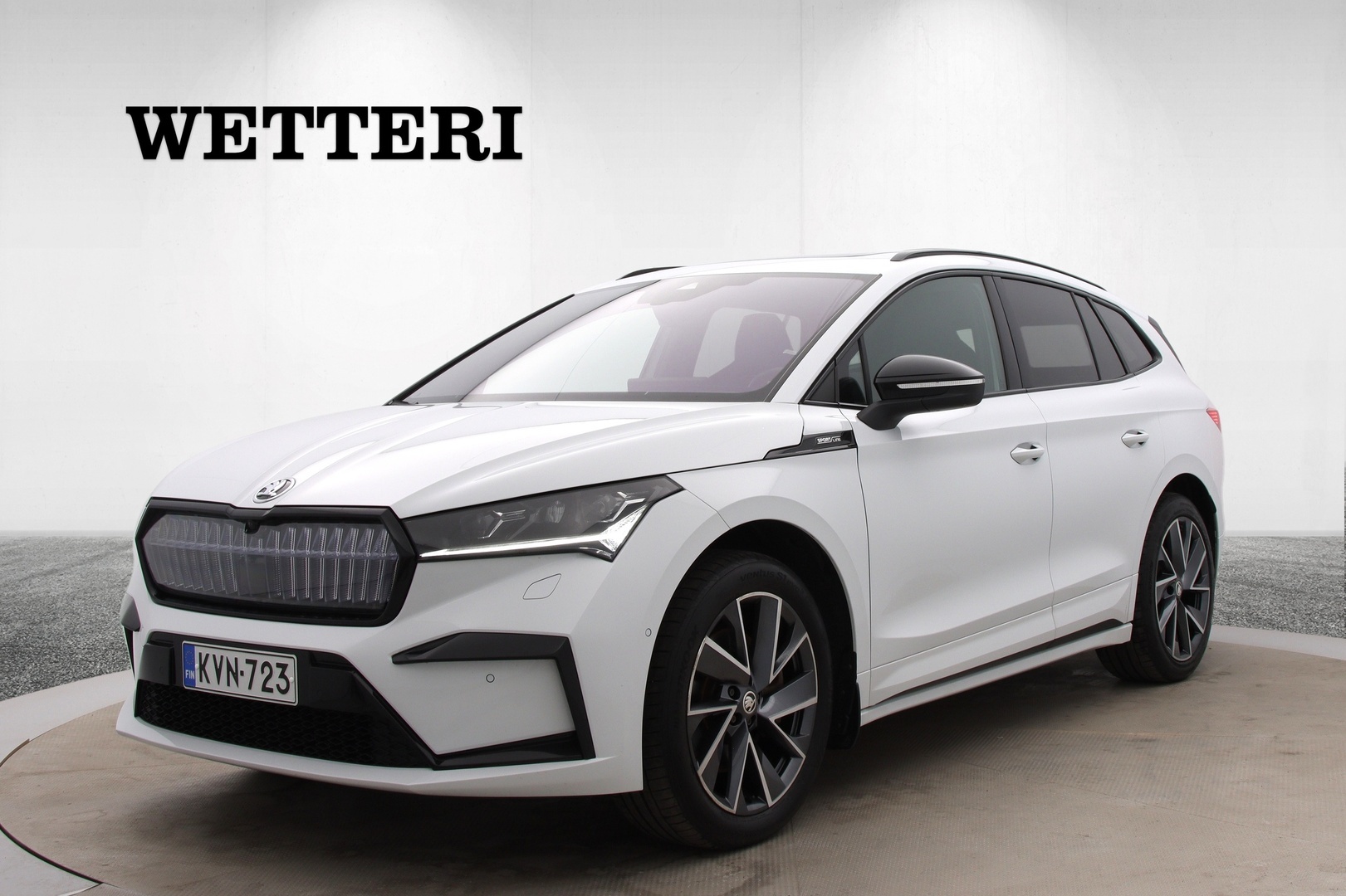 SKODA Enyaq 80x 4x4 SportLine iV / Rek. pakettiautoksi / ALV / Matrix Led / Koukku / ILP / 360Kamera / ACC / DCC / Panorama / HUD - **SOH 91,4% / Suomi-auto / 1-omistaja / Merkkihuollettu / Mahd. muuttaa henkilöautoksi**