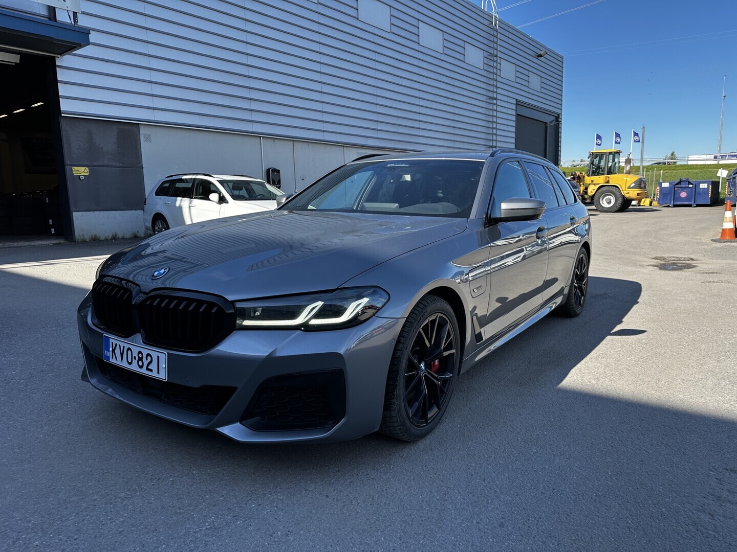 BMW 530 G31 Touring 530e xDrive A Charged Edition M Sport Pro - / BMW Repair Inclusive 4/2027 / Sähköinen vetokoukku / Bmw Individual Shadowline Lights / Driving Assistant Prof. / Harman Kardon / Comfort Access / Nakasisusta / Digimittaristo / Parking Assistant /