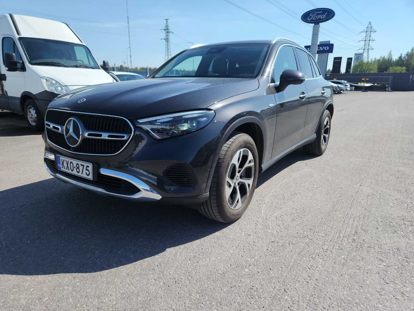 MERCEDES-BENZ GLC 300 e 4MATIC A - / Digital Light / Distronic / 360 kamera / Vetokoukku / Nahkasisusta / MBUX Premium-navigointi / Muistipenkit / Kaista-avustin / Akustiikkalasit / Digimittaristo / Keyless Go / 2x Renkaat aluvanteilla