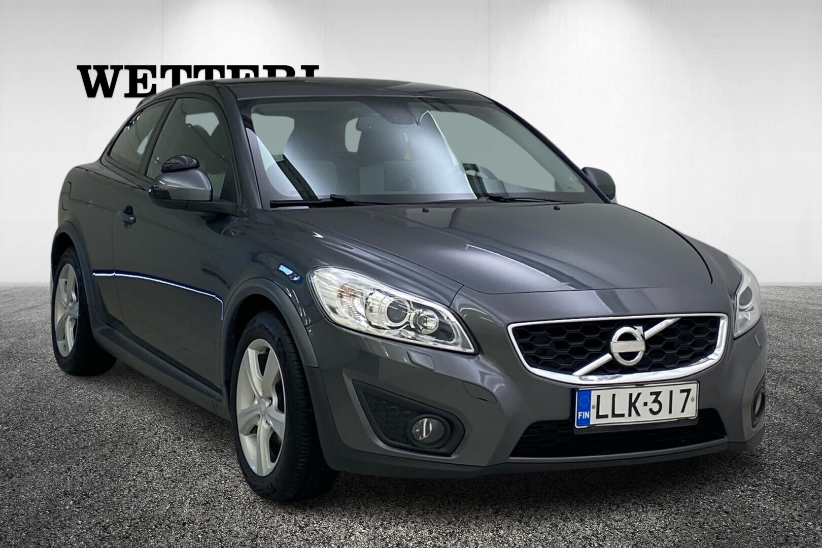 VOLVO C30 FL 2,0D Momentum aut / Webasto / Koukku / Xenon / Kamera / Navi / Aut.ilmastointi / Vakkari / Juuri huollettu ja kats.