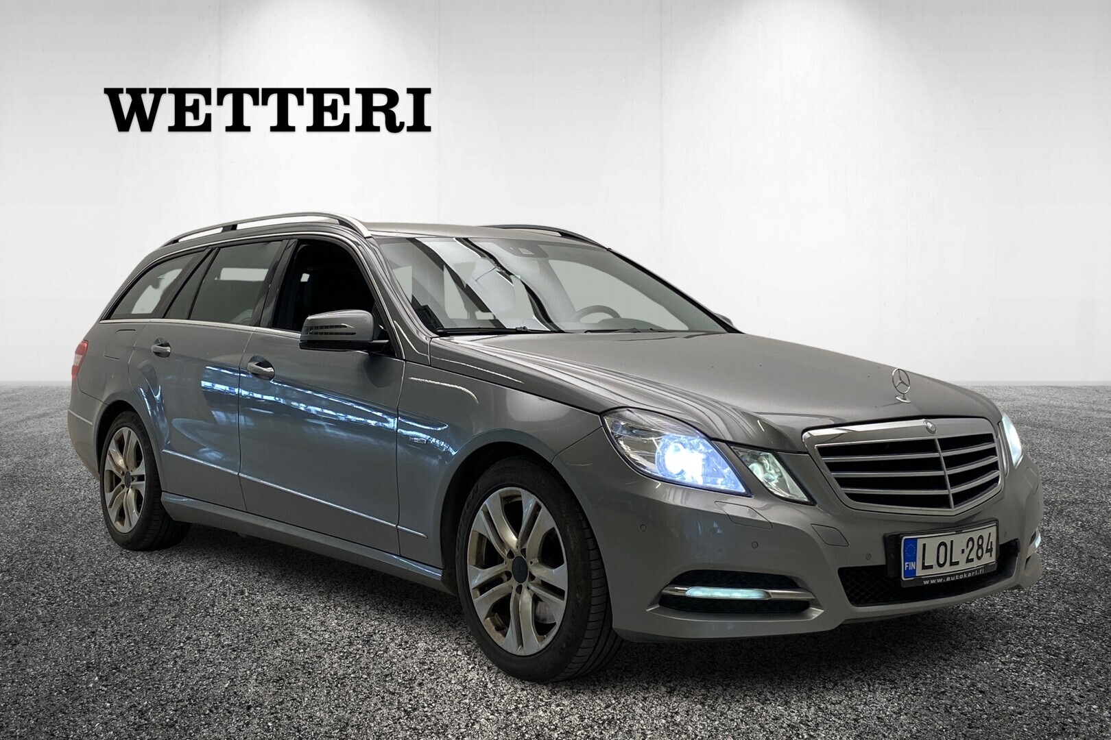 MERCEDES-BENZ E 250 CDI BE T 4Matic A - Neliveto / Hyvällä huoltohistorialla /  Kahdet renkaat alumiinivanteilla