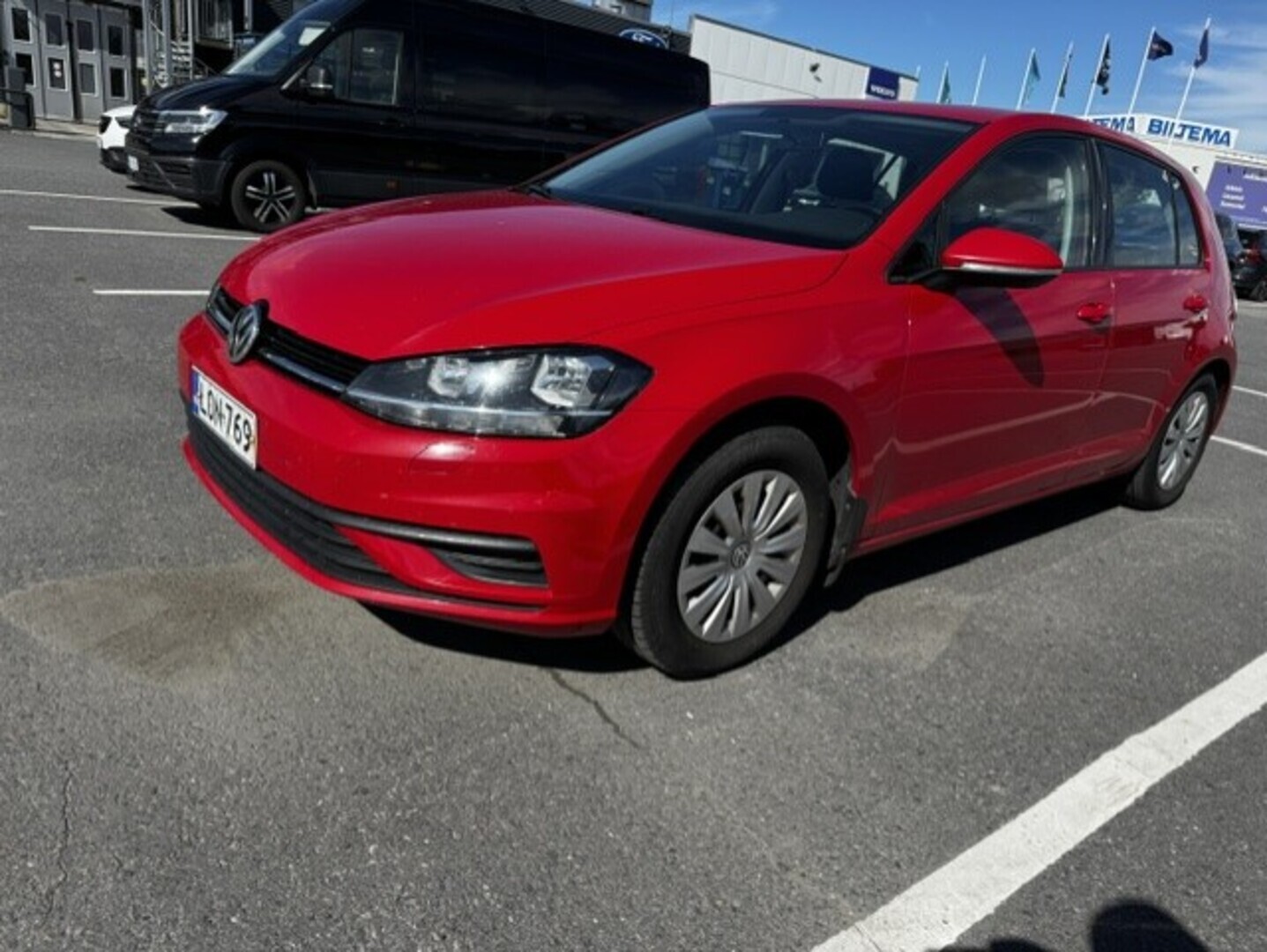VOLKSWAGEN Golf Trendline 1,0 TSI 63 kW (85 hv) - JUURI TULLUT ! // VETOKOUKKU // Polttoainekäyttöinen lisälämmitin // Ilmastointi 