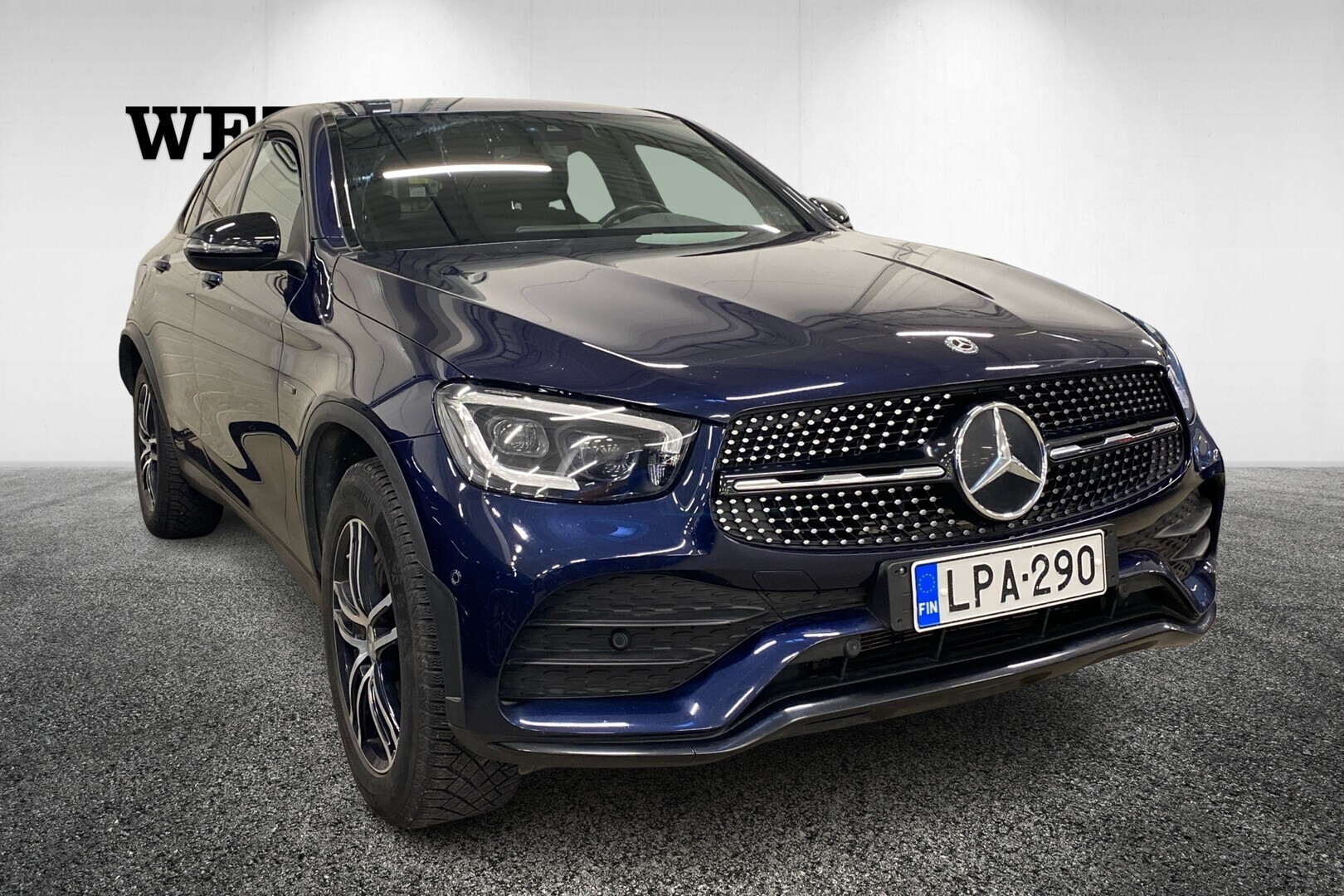 MERCEDES-BENZ GLC 300 e 4MATIC A Business Coupé EQ Power AMG / Multibeam / Airmatic / Koukku / Navi / Night / Kamera