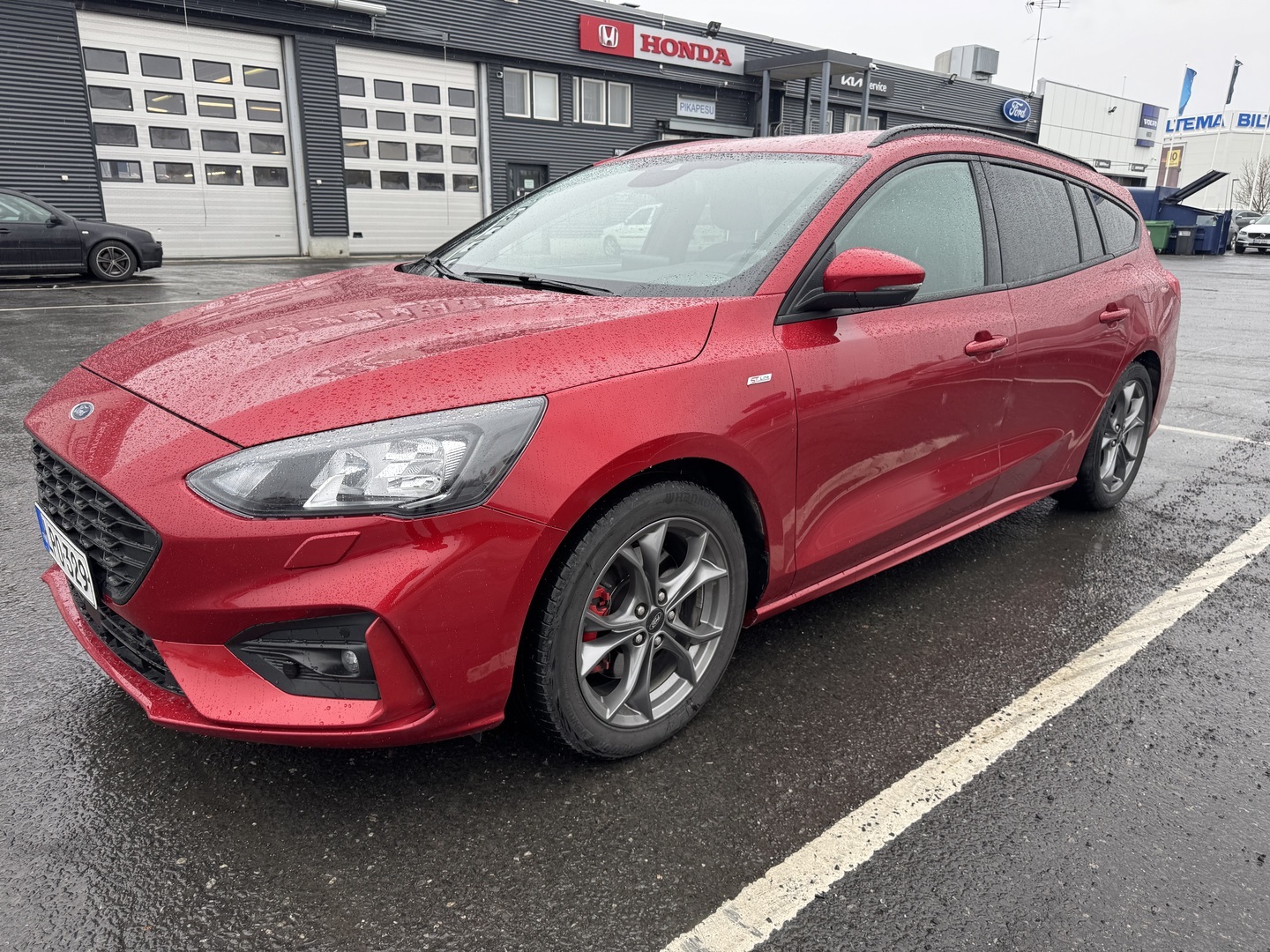 FORD Focus 1,0 EcoBoost 125hv A8 ST-Line Wagon - Tästä näyttävän näköinen ST-LINE! Öljypumpun hihna vaihdettu ja hyvin huollettu! Koukku / Winter Pack / Aktiivinen vakionopeudensäädin / 8