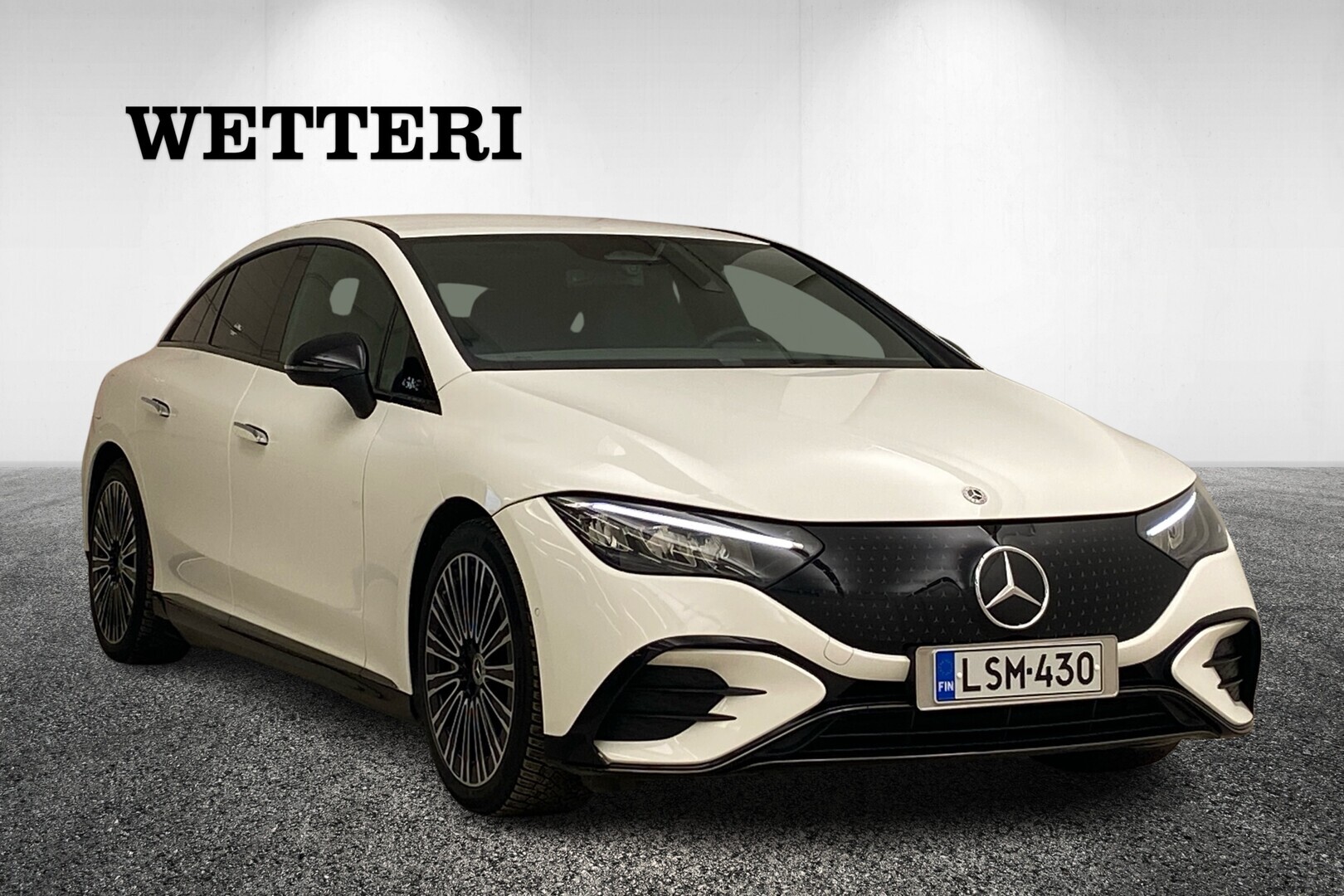MERCEDES-BENZ EQE 350 - AMG-Line sisä- ja ulkopuoli / Burmester-äänentoisto / Keyless Go / Vetokoukku