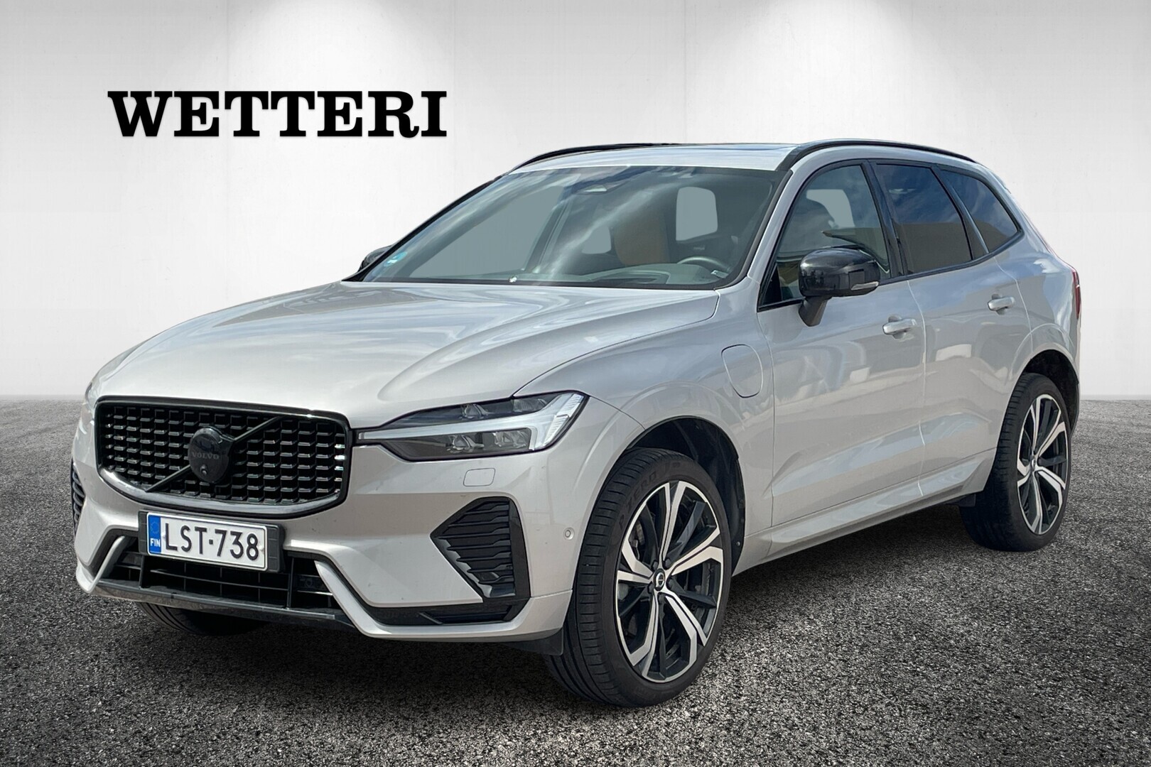 VOLVO XC60 T6 AWD Long Range Ultra Pro Dark aut // B&W / Panoraamakattoluukku / Muistipenkit / Hierovat etuistuimet / Lämmitettävä takaistuin / 360 kamera // - // B&W / Panoraamakattoluukku / Muistipenkit / Hierovat etuistuimet / Lämmitettävä takaistuin / 360 kamera //