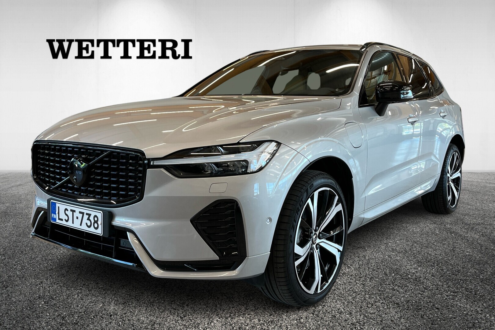 VOLVO XC60 T6 AWD Long Range Ultra Pro Dark aut // B&W / Panoraamakattoluukku / Muistipenkit / Hierovat etuistuimet / Lämmitettävä takaistuin / 360 kamera // - // B&W / Panoraamakattoluukku / Muistipenkit / Hierovat etuistuimet / Lämmitettävä takaistuin / 360 kamera //