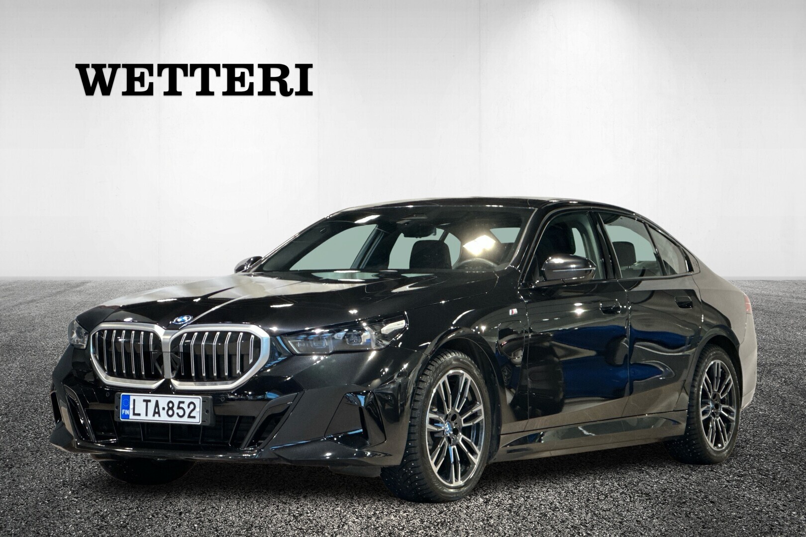 BMW 530 G60 Sedan 530e A xDrive Charged Edition M Sport - Merkkihuollettu Suomiauto / Harman Kardon / Nahkaverhoilu / Adapt Led / Lisälämmitys / Navigointi / Pysäköintiavustin / Kamera /