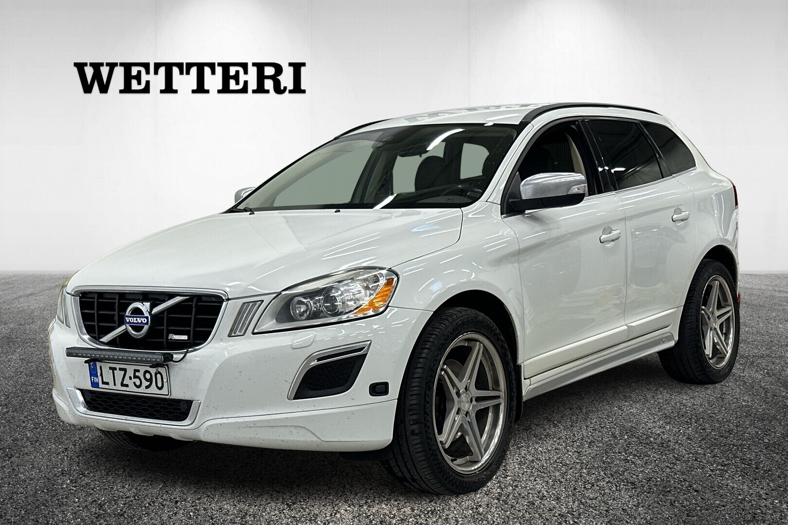 VOLVO XC60 D4 AWD R-Design aut ** Jakopää 25 / Suomi-auto / 2. om / Webasto / Nahkaverhoilu / Vetokoukku / Xenon / Cruise ** - ** Jakopää 25 / Suomi-auto / 2. om / Webasto / Nahkaverhoilu / Vetokoukku / Xenon / Cruise **