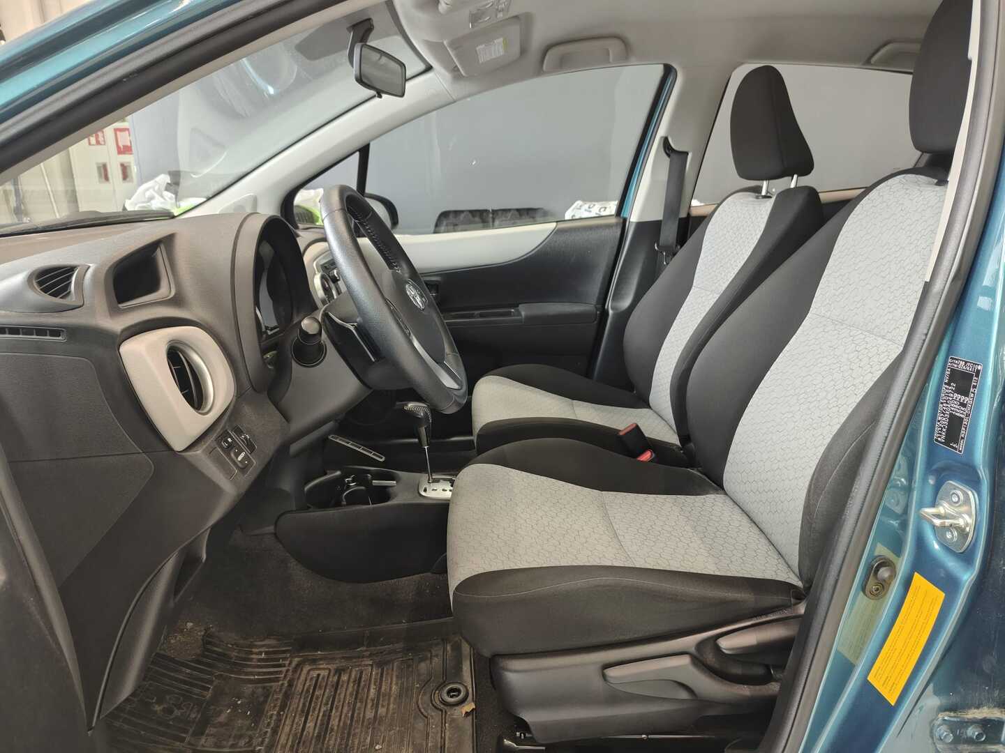 Toyota Yaris 2012, photo 4/4