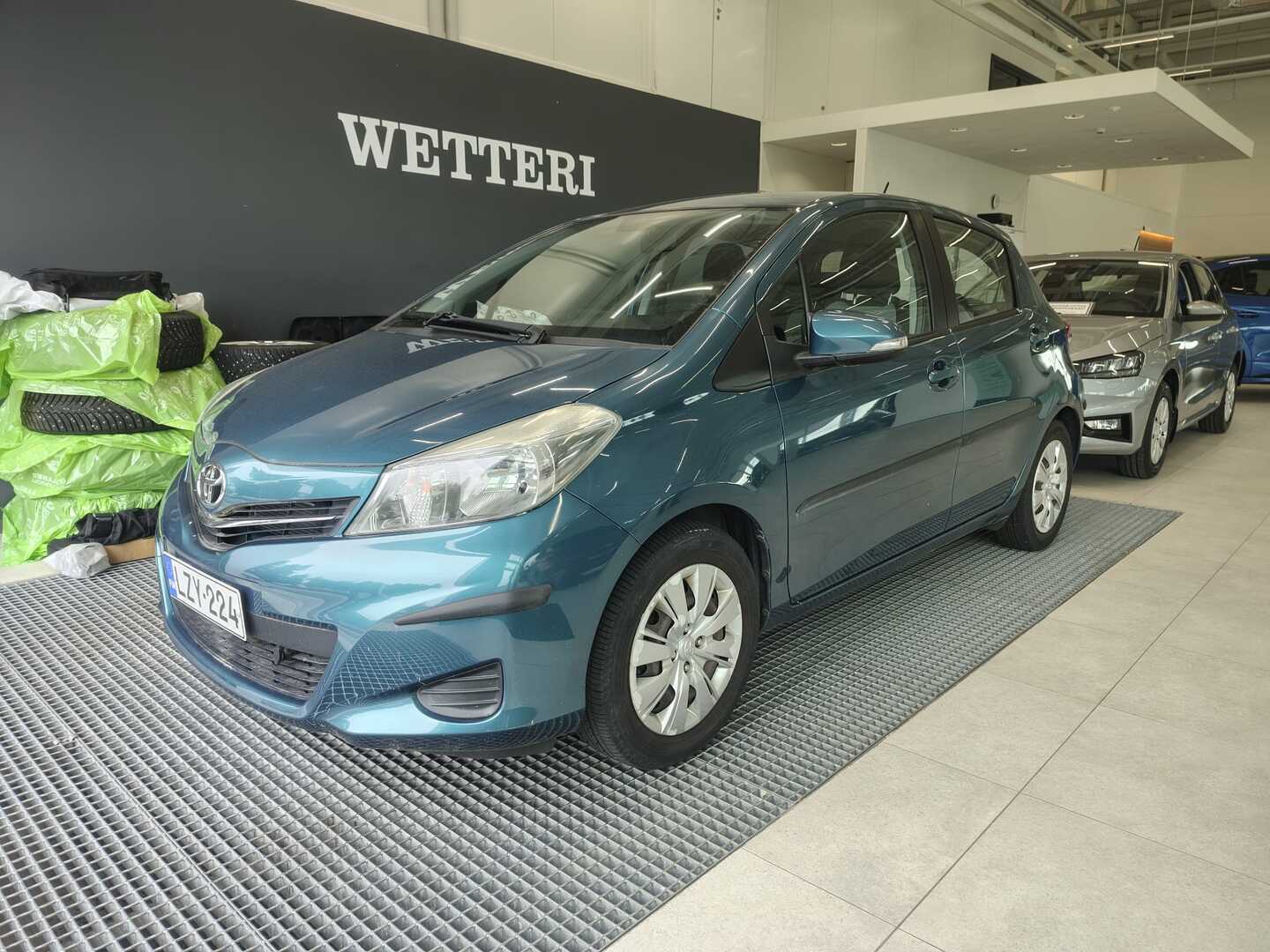 TOYOTA Yaris 1,33 Dual VVT-i Comfort 5ov Multidrive S - **Todella vähän ajettu perinteinen bensa-automaatti / siisti**