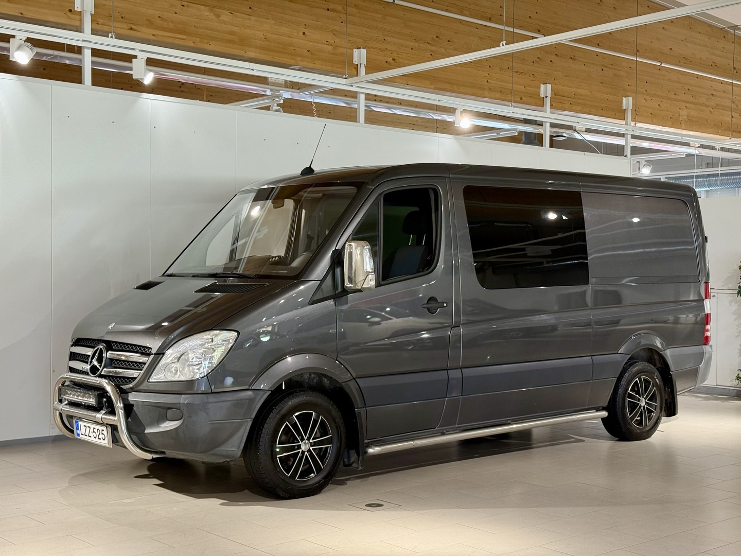 MERCEDES-BENZ Sprinter 316CDI A Jatko-ohjaamo KA 6p / Kevyt KA / ALV / Suomi-auto / Webasto / Koukku / Navi / 6-paikkainen - **Näyttävä ja monikäyttöinen Sprinter pienillä käyttökustannuksilla**