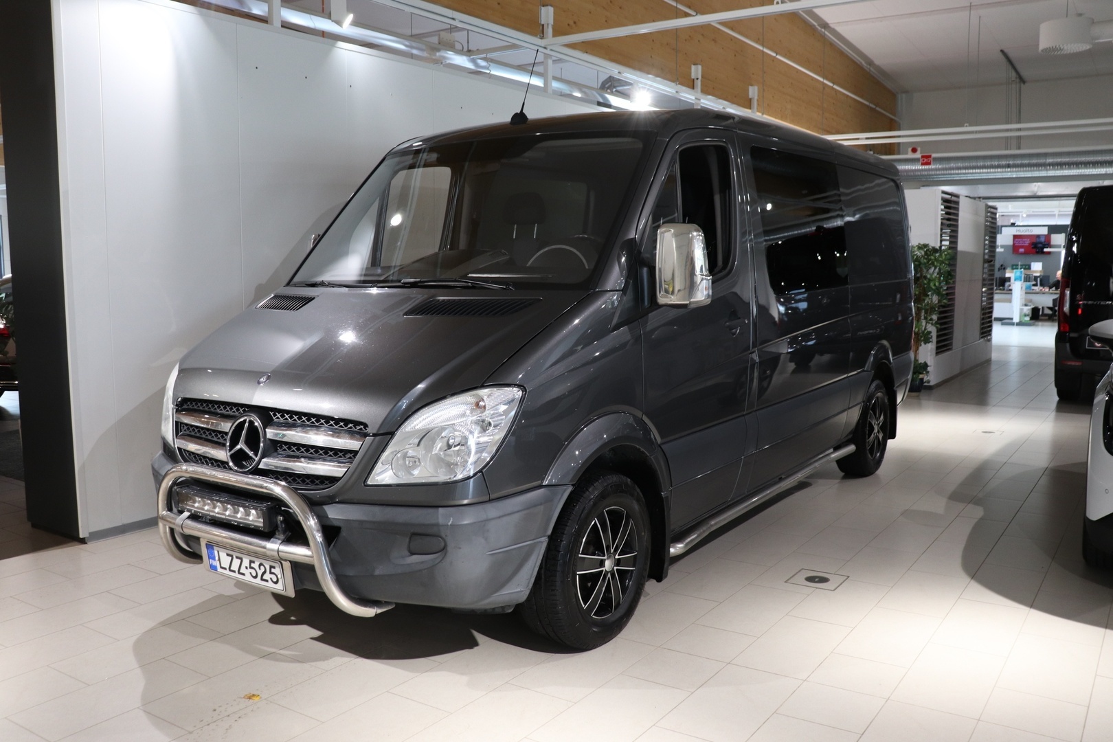 MERCEDES-BENZ Sprinter 316CDI A Jatko-ohjaamo KA 6p / Kevyt KA / ALV / Suomi-auto / Webasto / Koukku / Navi / 6-paikkainen - **Näyttävä ja monikäyttöinen Sprinter pienillä käyttökustannuksilla**