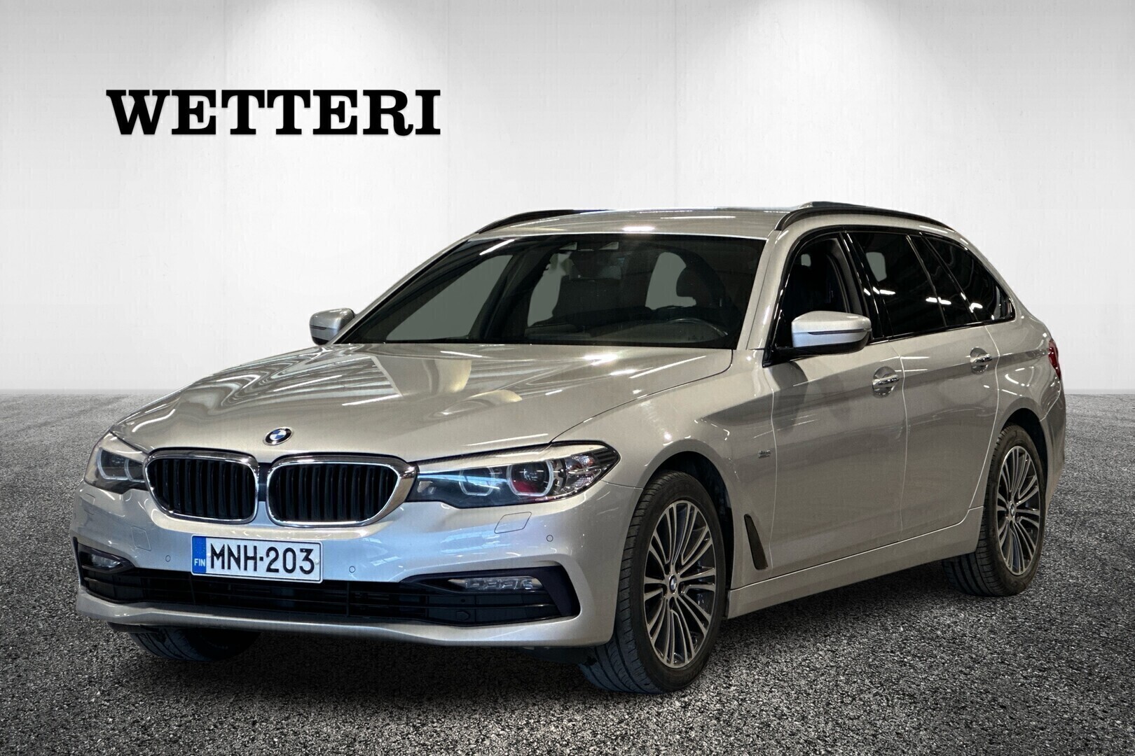 BMW 520 G31 Touring 520d A xDrive Business Sport - Suomiauto / Puolinahat / Sporttipenkit / Peruutuskamera / Ratinlämmitin