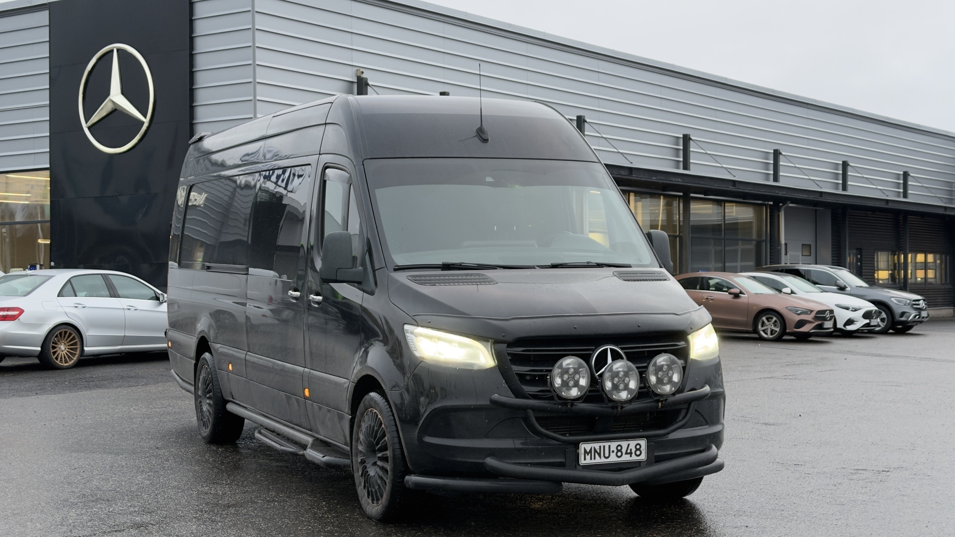 MERCEDES-BENZ Sprinter 319CDI RWD-3,55/43AL pitkä A3 A / Hyvällä maulla laitettu / Hyvät hifit / Koukku / Kamera / Lisälämmitin - Upea yksilö!