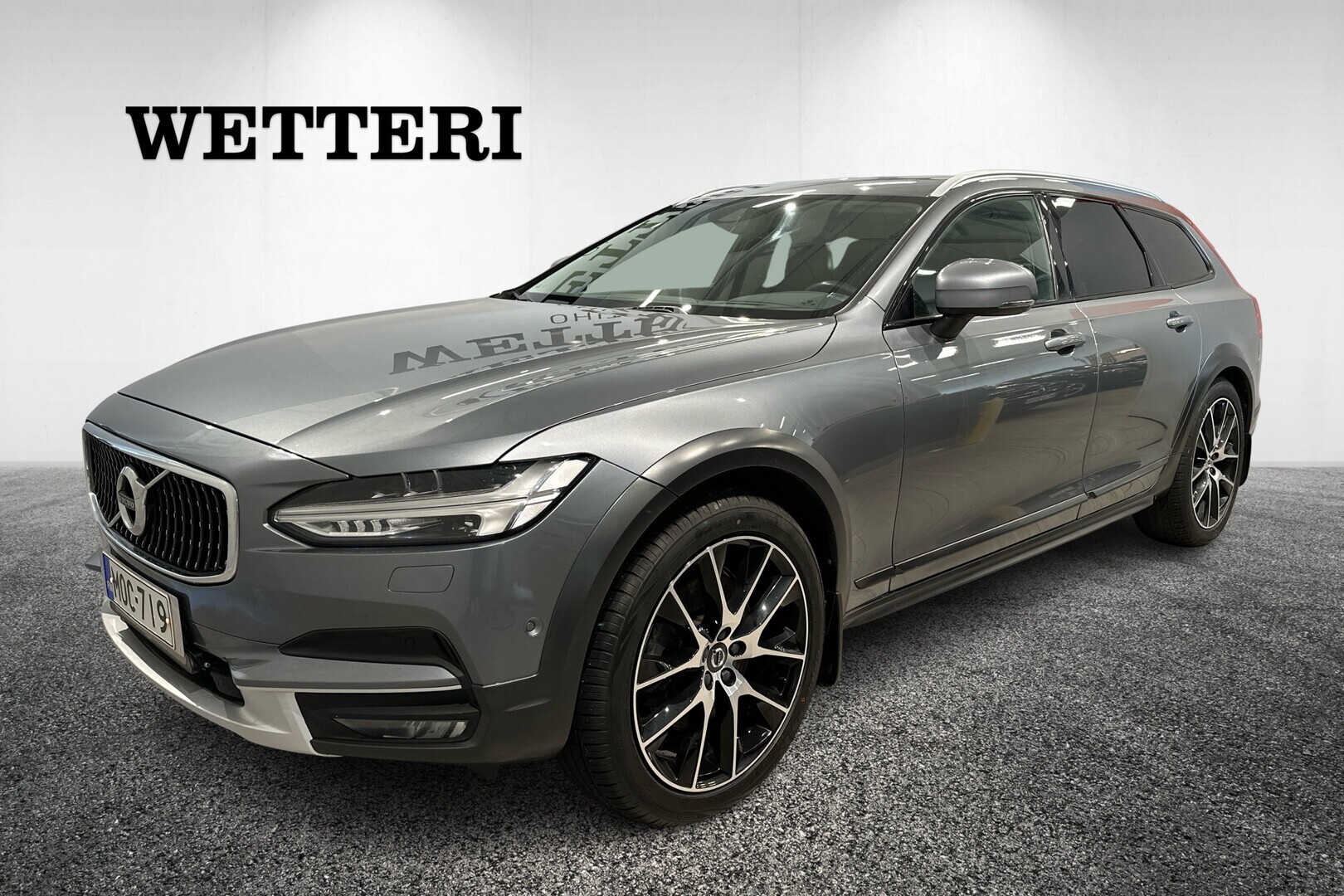 VOLVO V90 Cross Country D5 AWD Pro aut ** Webasto / ACC / VOC / B&W Hifit / Vetokoukku / Panoraama / HUD / Supervarusteet ** - ** Webasto / ACC / VOC / B&W Hifit / Vetokoukku / Panoraama / HUD / Supervarusteet **