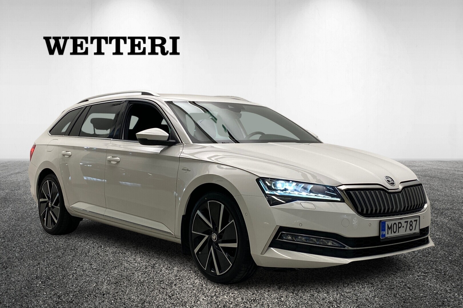 SKODA Superb Combi 1,4 TSI PHEV L&K iV DSG Autom - Laurin & Klement varustelu / Vetokoukku /  Nahkaverhoilu / Täydellinen merkkiliikkeen huoltohistoria