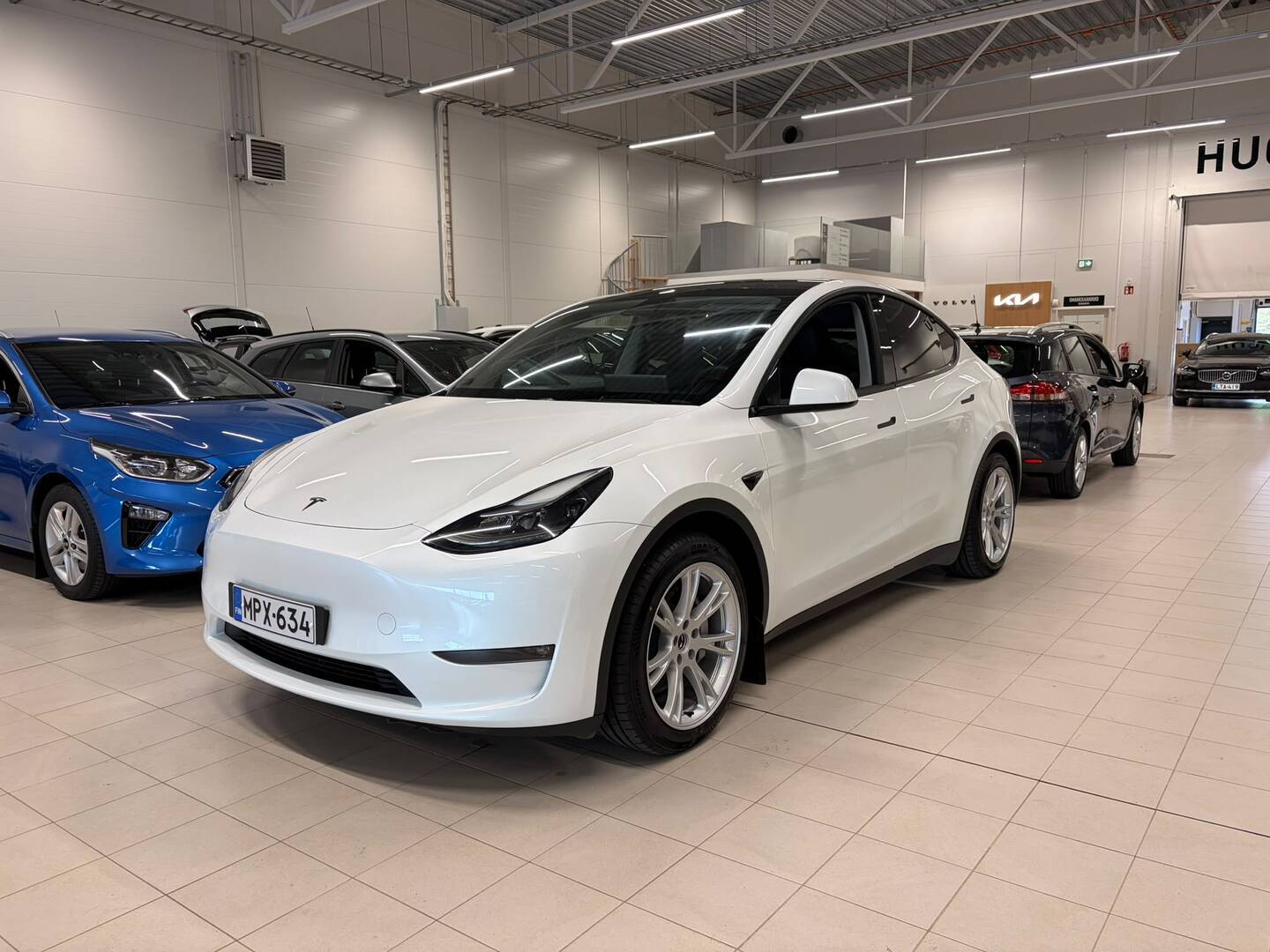 TESLA Model Y Long Range AWD / SoH 91,7% / Juuri tullut! / Tietoja päivitetään / - / AMD Ryzen / Koukku / Premium Sound / ILP / Esilämmitys / Panorama / LED / Kahdet renkaat aluvanteilla /