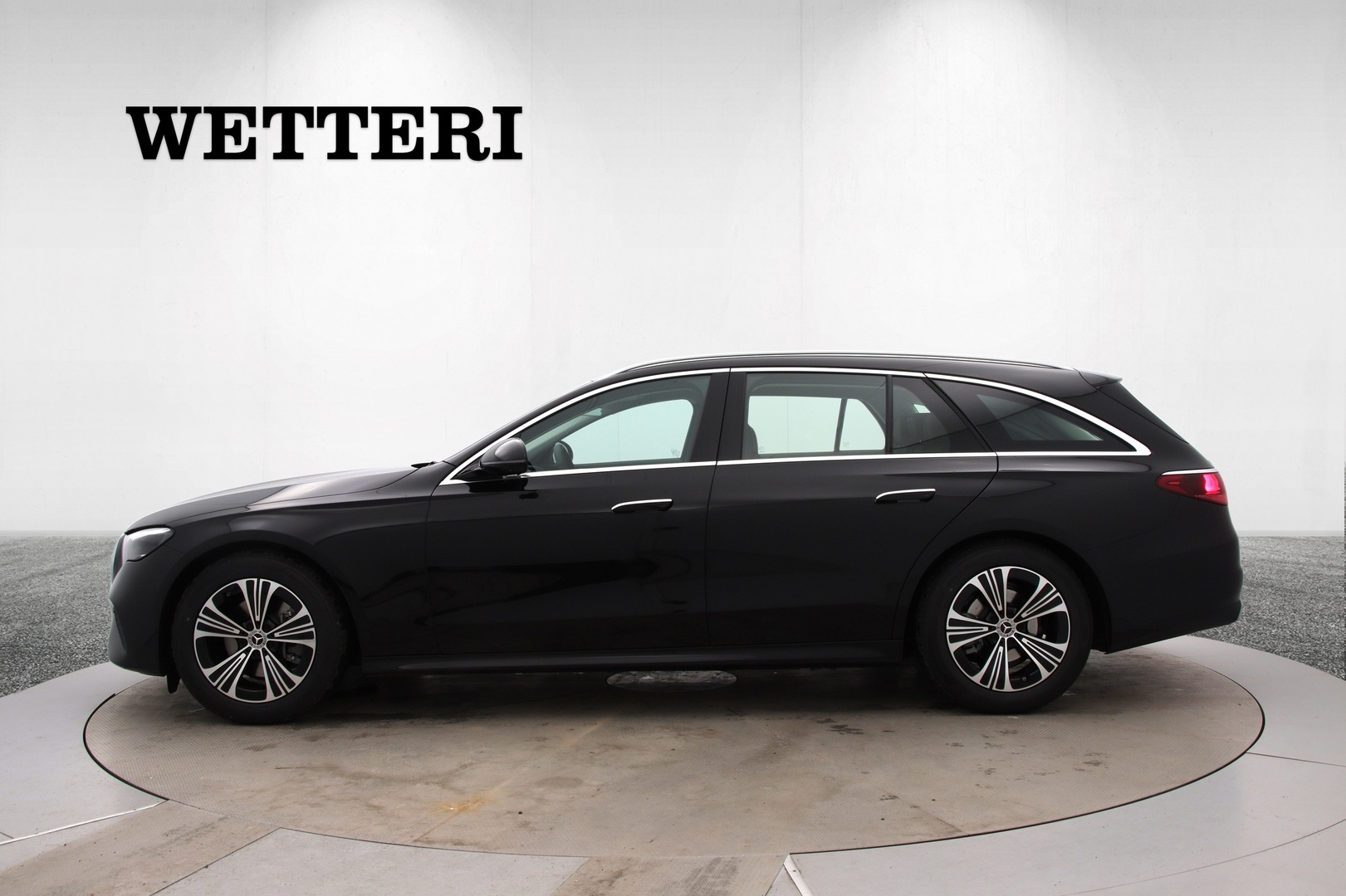 Mercedes-Benz E 220 d 4MATIC T A 2026, kuva 2/47