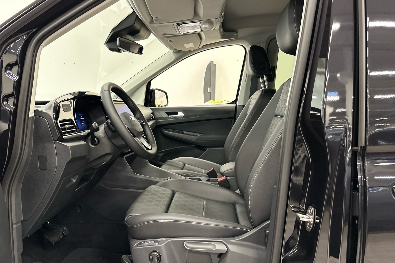 Ford Grand Tourneo Connect 2026, photo 6/24