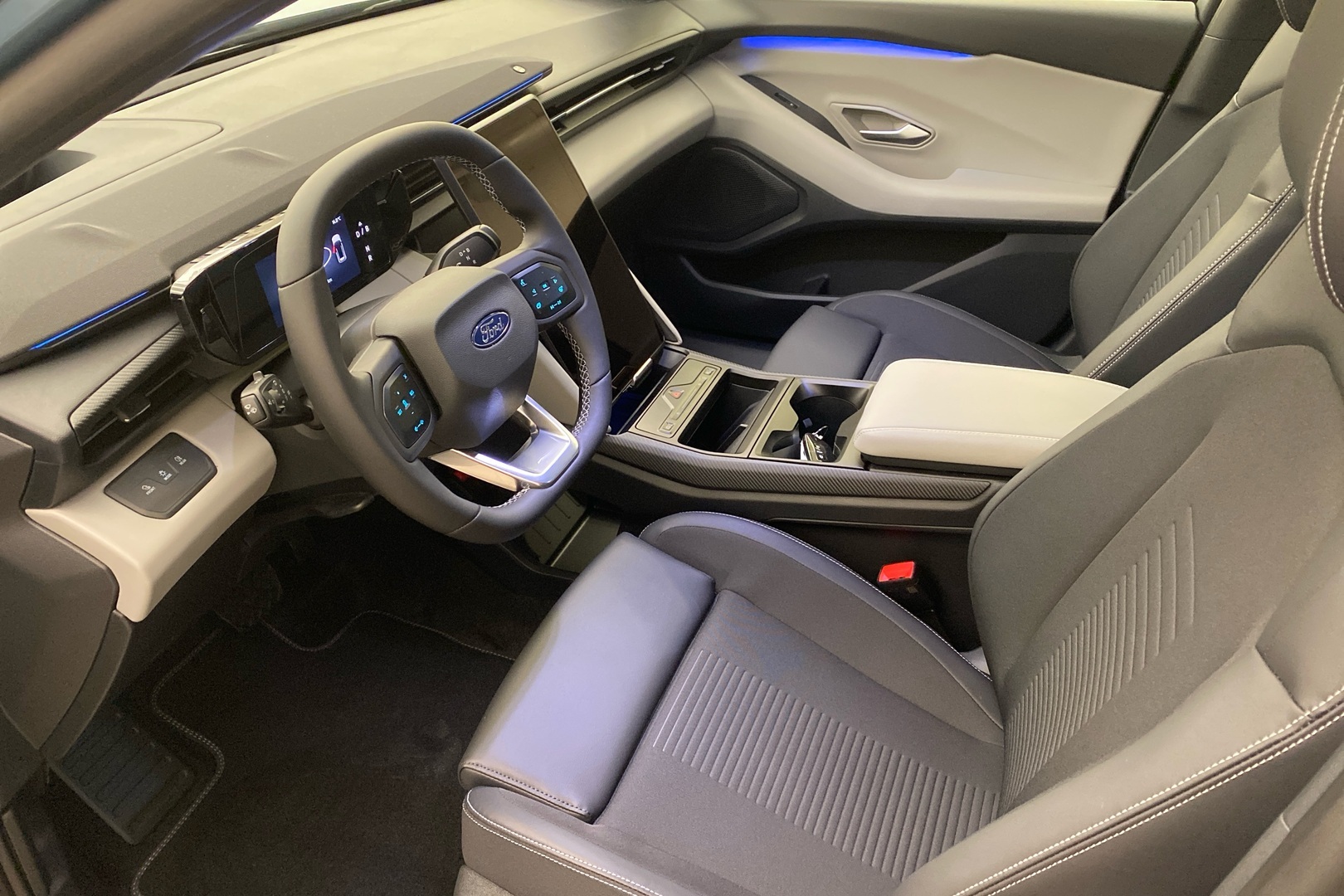 Ford Explorer 2026, photo 6/21