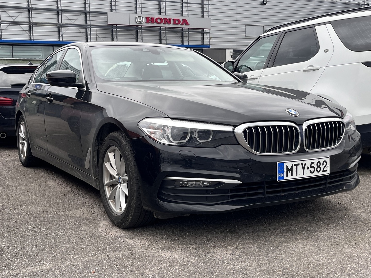 BMW 530 G30 Sedan 530e A Charged Edition 2020, kuva 2/6