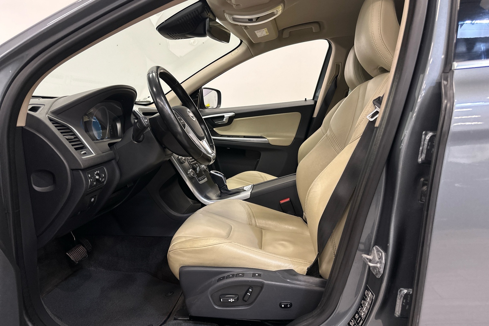 Volvo XC60 2015, kuva 7/33