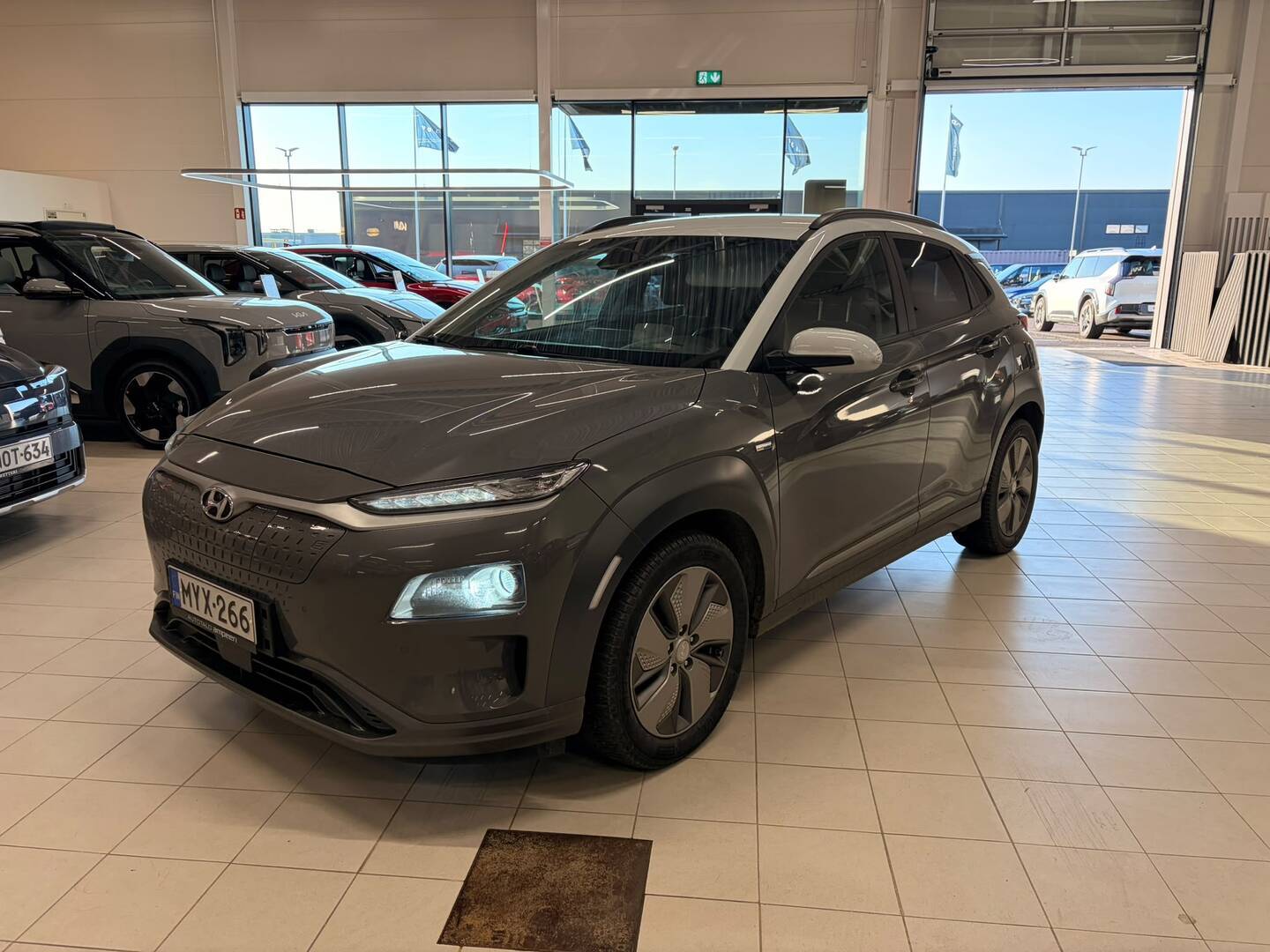 HYUNDAI KONA electric 64 kWh 204 hv Style / Krell-Audio / Keyless Go / Led-Valot / Kamera / Lämpöpumppu / - / Juuri tullut! / SoH 94,8%! / Hud / Adapt.Cruise / Ilmastoidut istuimet edessä / Blis / Kamera / Navi / Lämpöpumppu /