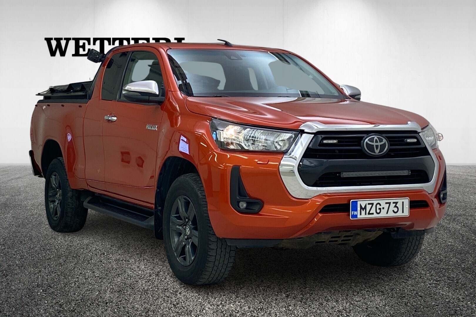 TOYOTA Hilux Extra Cab 4WD 2,8D Active Aut / ALV / 1-om / Ficon hiekoitin / Webasto / Koukku / Aut.ilmastointi / Vakkari / Astinlaudat