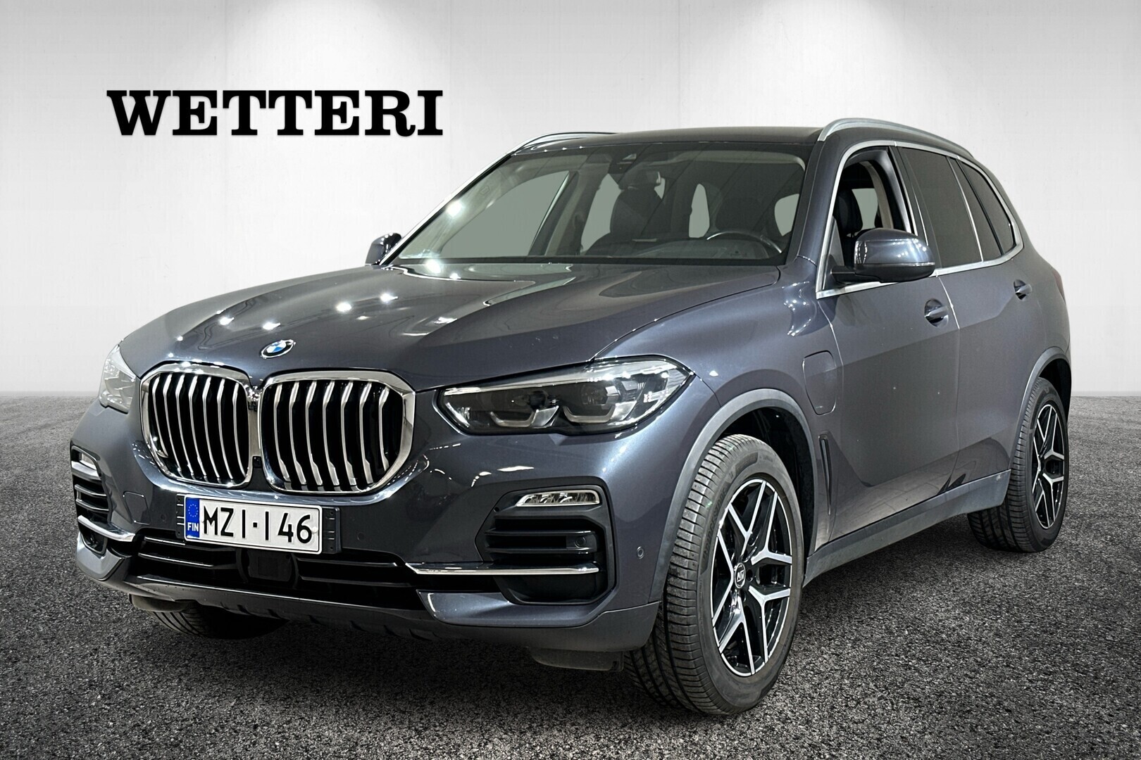 BMW X5 G05 xDrive45e A Charged Edition - ** Suomi-auto / Koukku / HUD / BMW Night Vision / Driving Assistant / HiFi **