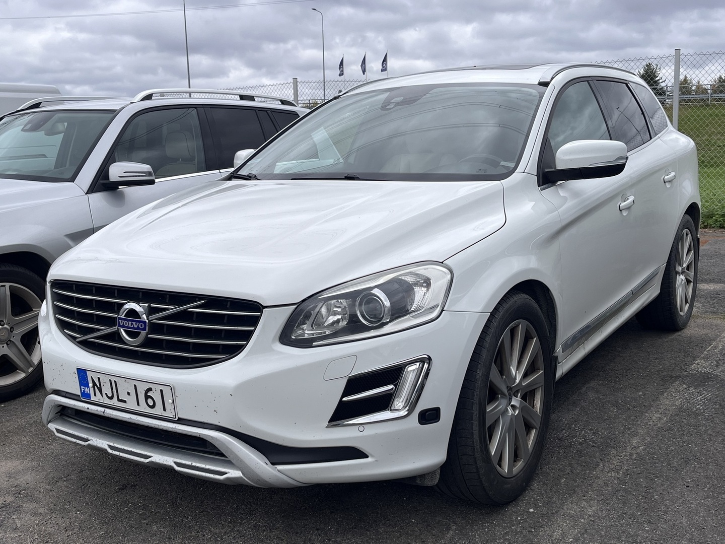 VOLVO XC60 D4 AWD Business Summum aut - JUURI TULLUT! PYYDÄ TARJOUS JO NYT!