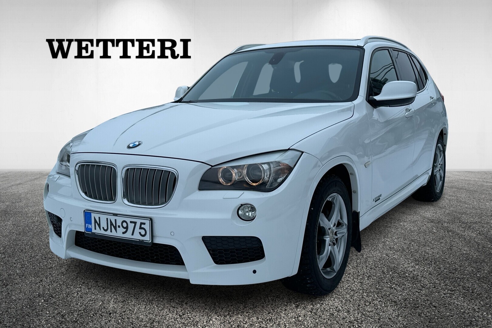 BMW X1 xDrive28i A E84/M Sport paketti/Urheiluistuimet edessä/Panorama lasikattoluukku/Peruutus kamera/Vetokoukku/