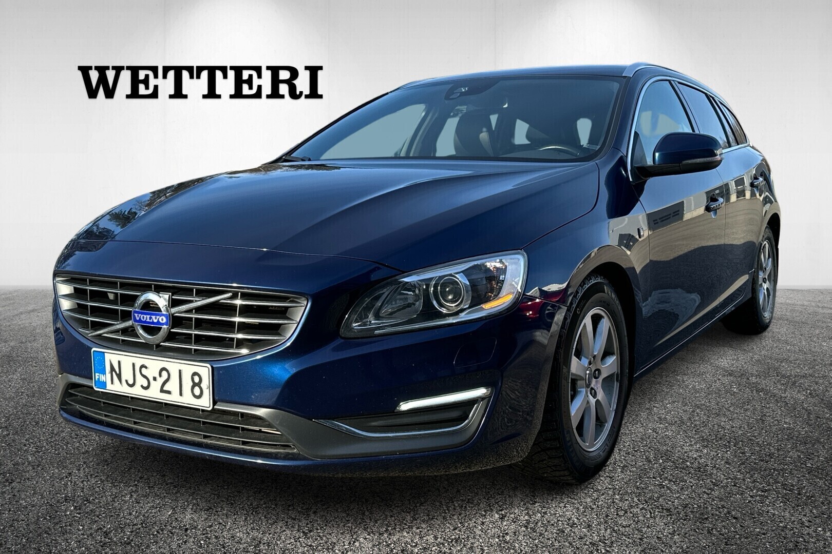 VOLVO V60 D4 AWD Ocean Race aut/vetokoukku/Polttoainetoiminen lämmitin/Aktiiviset Xenon valot/Ocean Race hieno nahkasisustus/ - /Aluvanteet kesä-ja talvirenkaissa/Aktiiviset Xenon valot