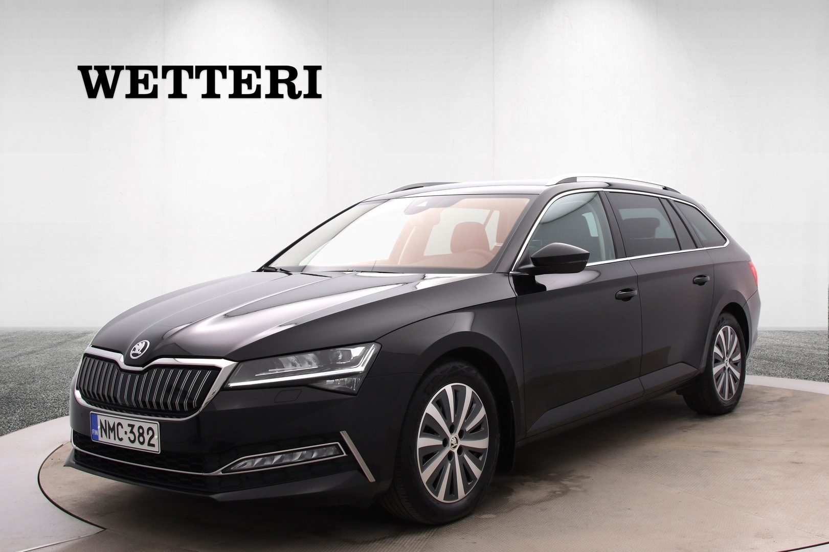 SKODA Superb Combi 1,4 TSI PHEV Style iV DSG Autom. / Merkkihuollettu / Suomi-auto - / Koukku / Webasto / Matrix LED / Keyless / Nahka-alcantarat muistilla / 2 x renk aluvanteilla / SOH 88,8% / 