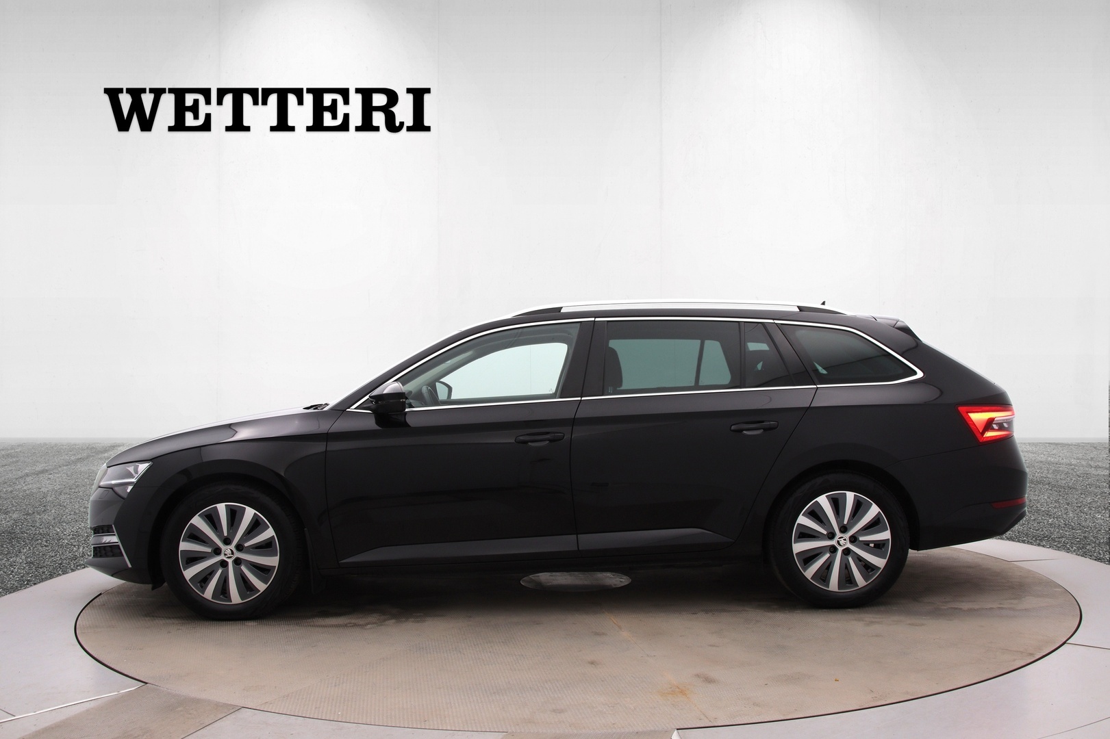SKODA Superb Combi 1,4 TSI PHEV Style iV DSG Autom. / Merkkihuollettu / Suomi-auto - / Koukku / Webasto / Matrix LED / Keyless / Nahka-alcantarat muistilla / 2 x renk aluvanteilla / SOH 88,8% / 