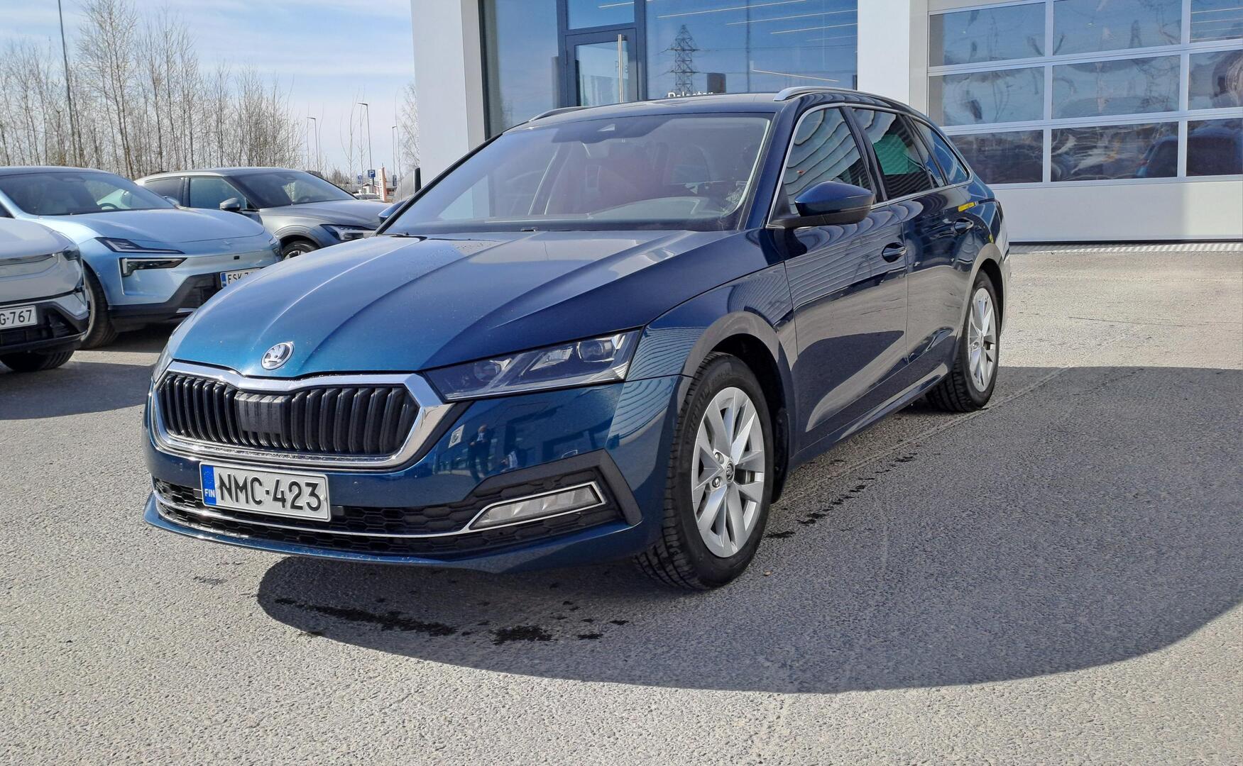 SKODA Octavia Combi 1,0 TSI Style eTEC DSG Autom. **ACC / Kessy / Peruutuskamera / Navigointi / LED** - ** ACC / Kessy / Peruutuskamera / Navigointi / LED / Sähkötoiminen takaluukku **