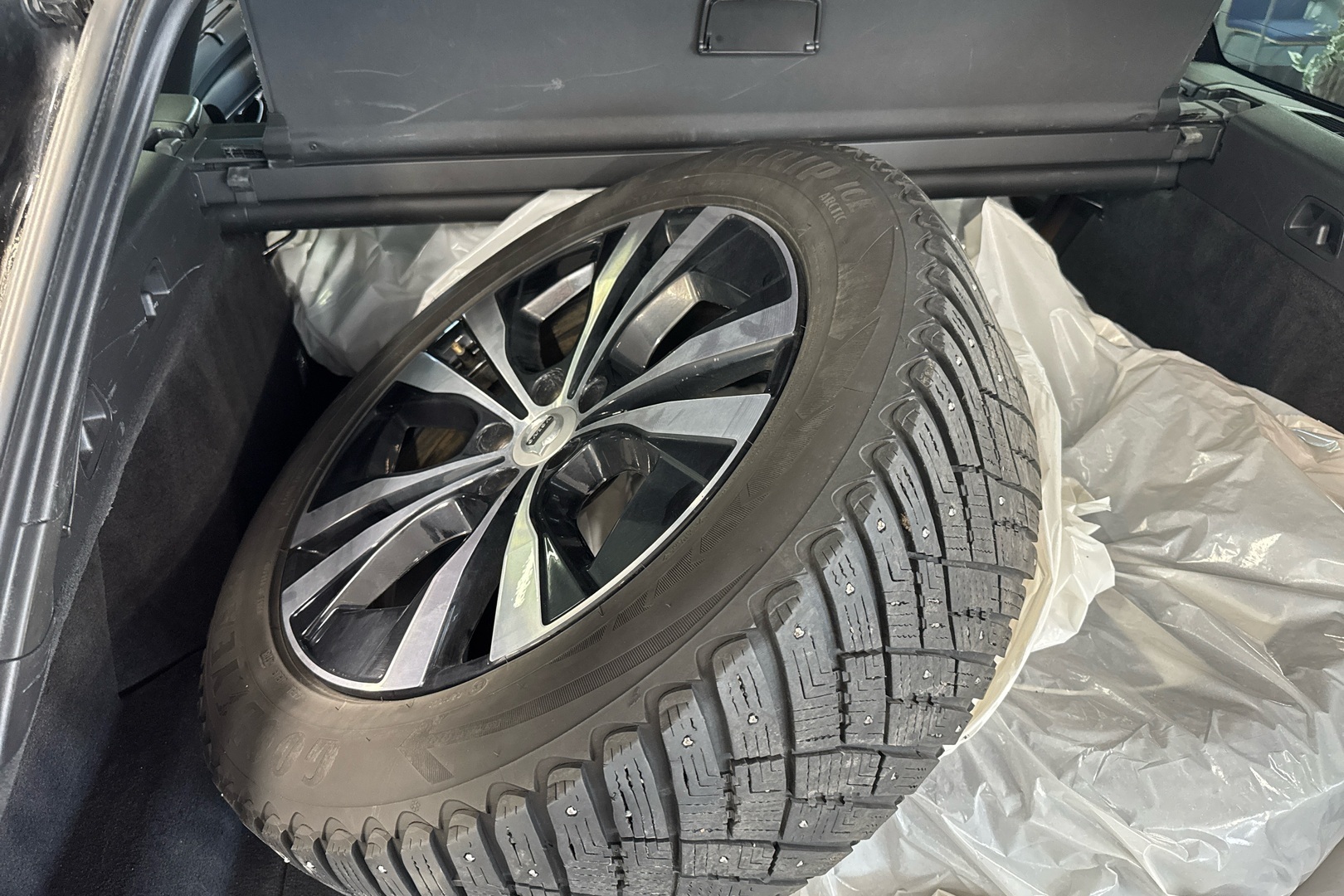 Volvo V90 Cross Country 2021, kuva 7/18