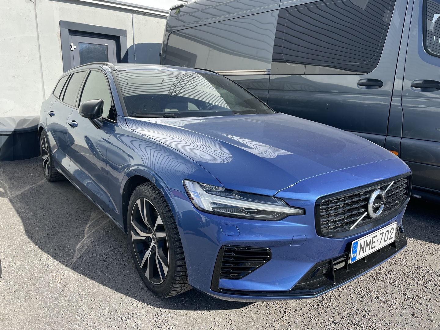 VOLVO V60 T8 TwE AWD R-Design aut - **Tulossa myyntiin! / Pyydä tarjous jo nyt / H&K / Koukku / Selekt -takuu voimassa 6/2027 saakka ym..**