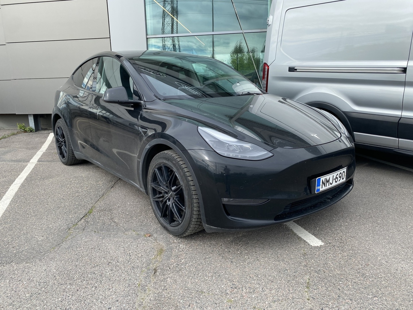 TESLA Model Y Long Range - / AMD-Ryzen / Autopilot / Vetokoukku / Premium Sound / Lämpöpumppu / Nahkasisusta / Panorama /