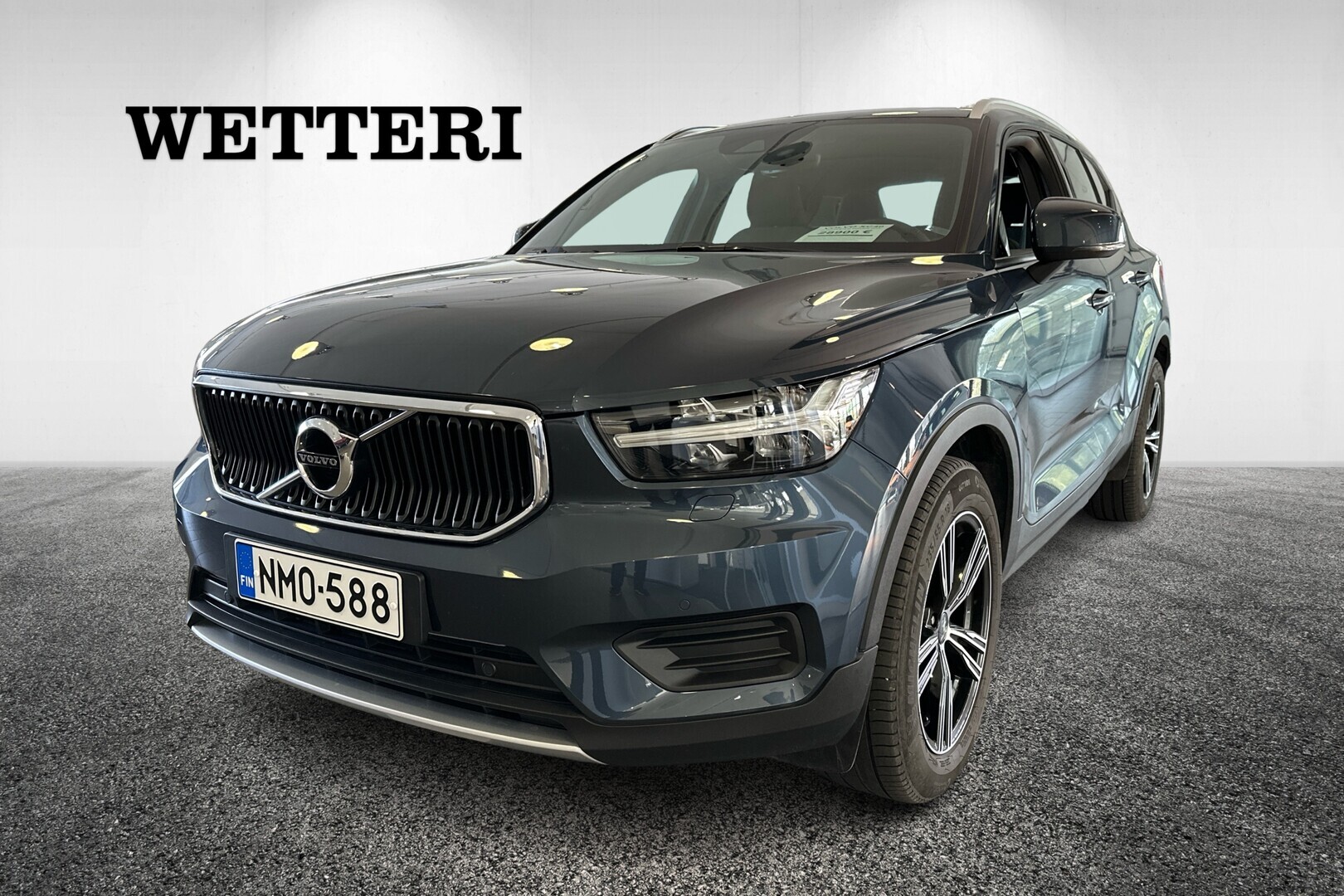 VOLVO XC40 T2 Momentum Edition - // Huollettu Suomi-auto // Vetokoukku // 2 x renkaat // Kamera