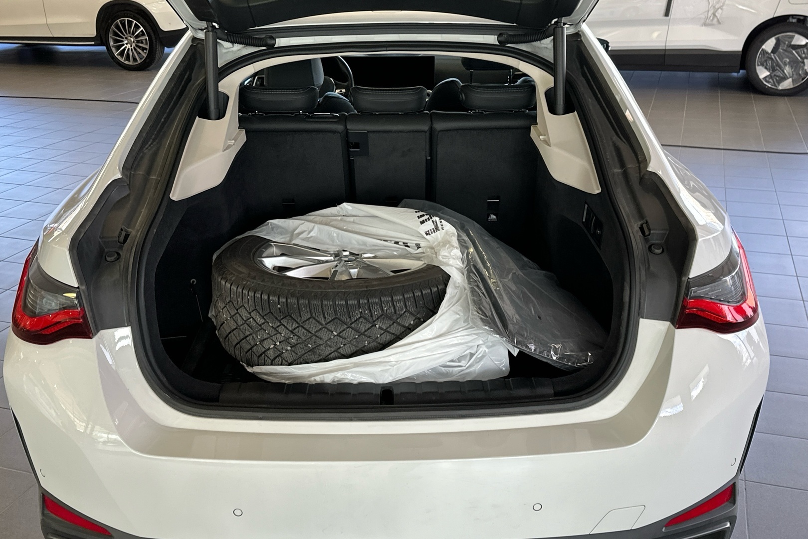 BMW i4 eDrive40 2024, kuva 7/17