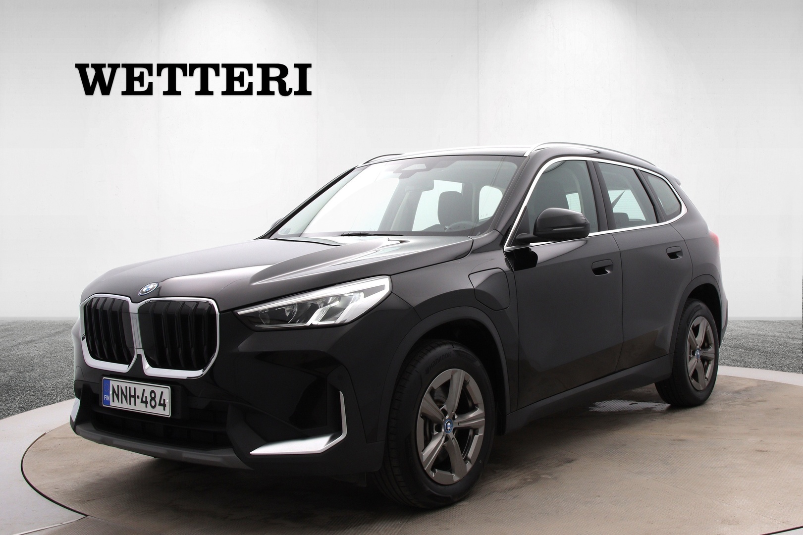 BMW X1 U11 25e xDrive Charged Edition***LED / P.Kamera / Tutkat / Lisälämmitin / Navi*** - ***Suomi-auto / 1-Omistaja / Merkkihuollettu / Taittuva koukku / Harman&Kardon / Soh 94%***
