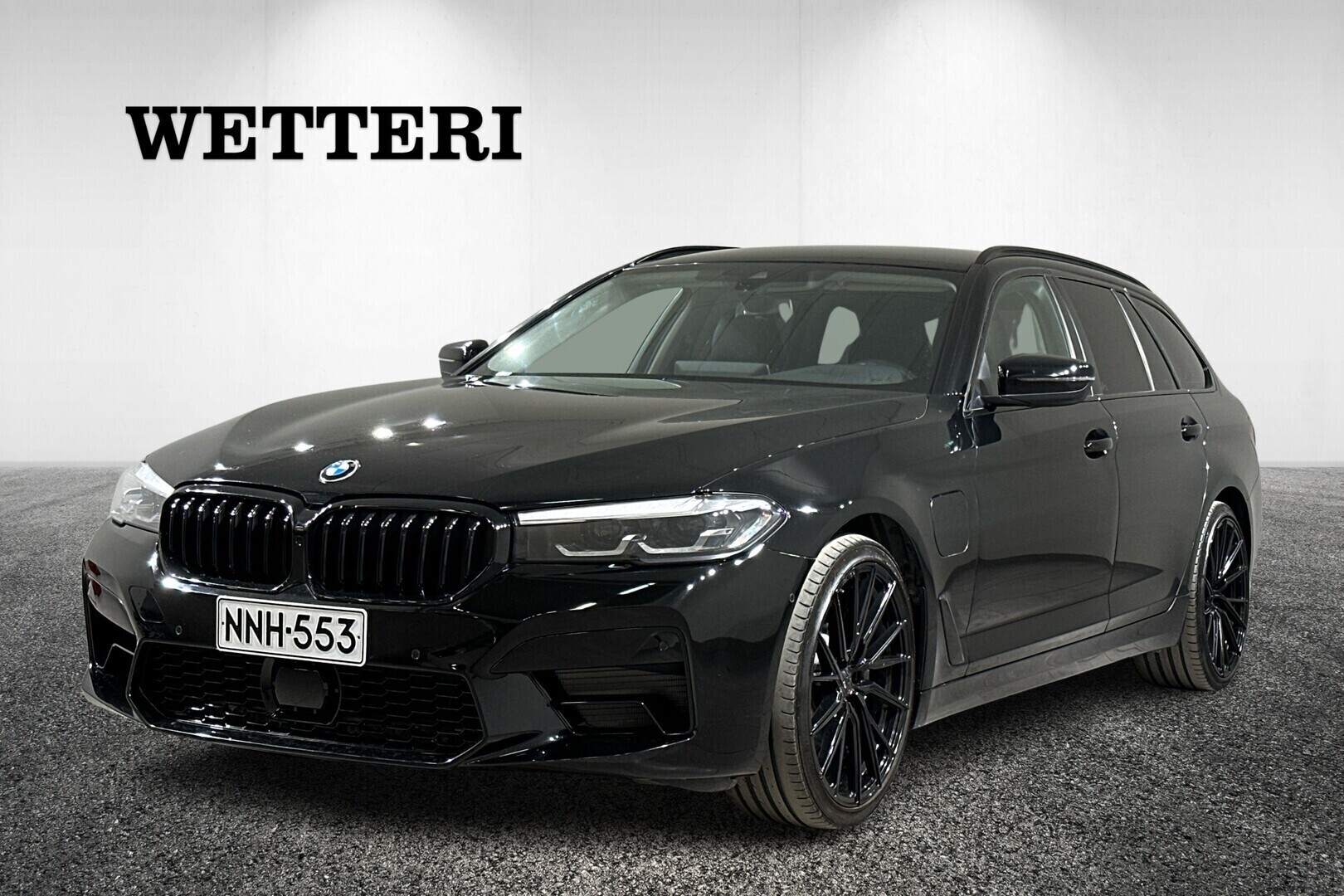 BMW 530 G31 Touring 530e - **Navi / Kamera / Nahkat / Juuri huollettu / Uudet kesärenkaat**